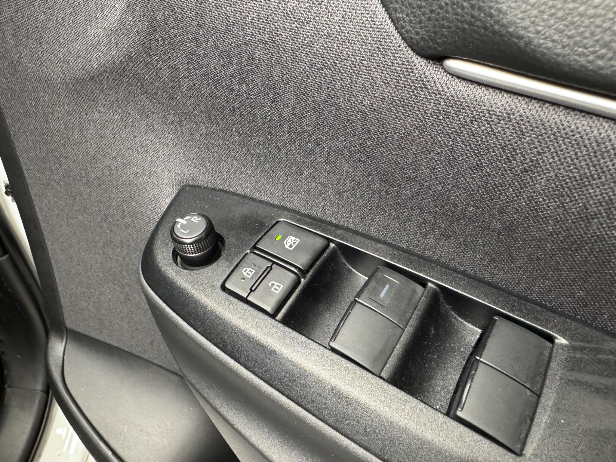 Toyota Yaris view 12