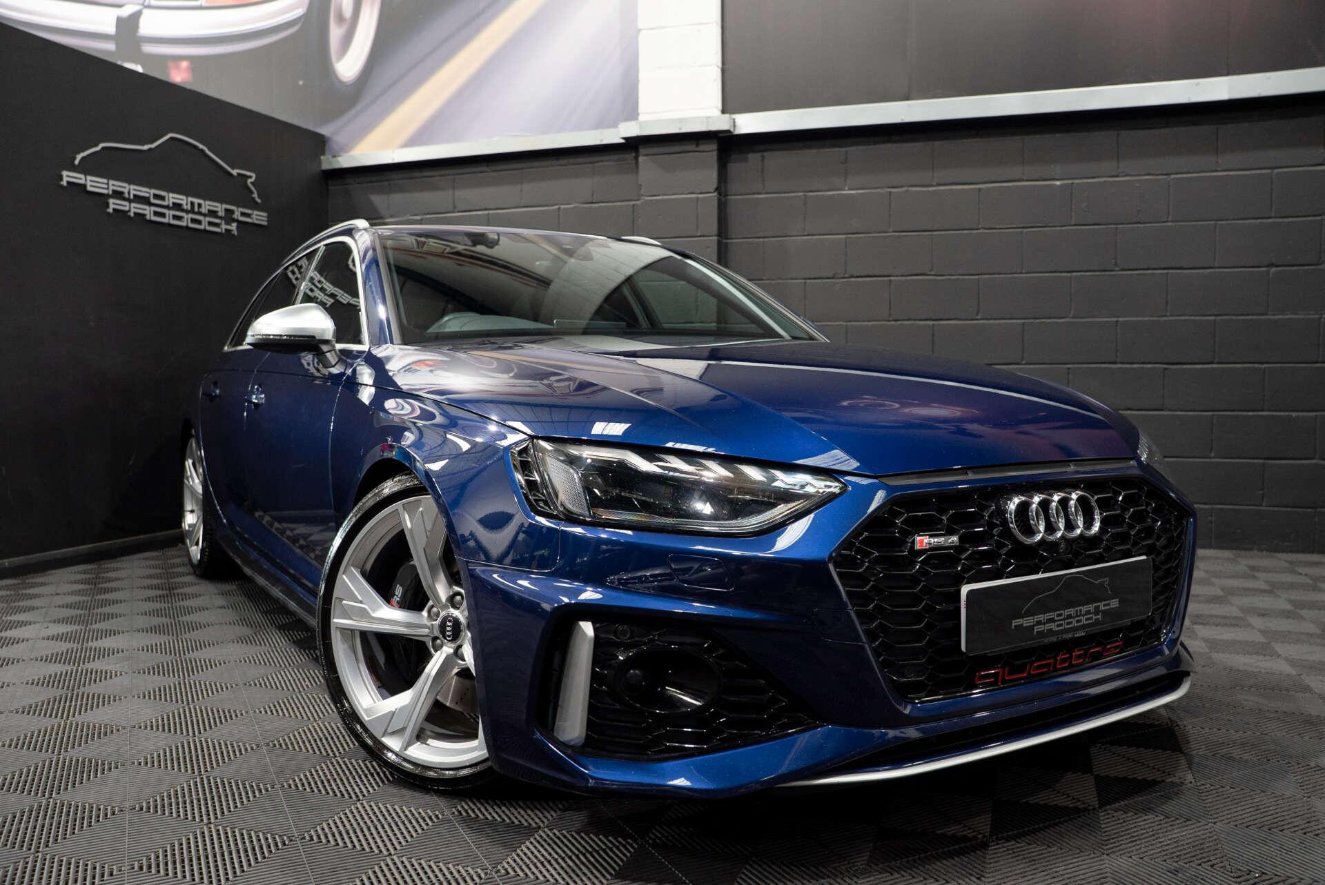 Audi RS4 Avant view 5