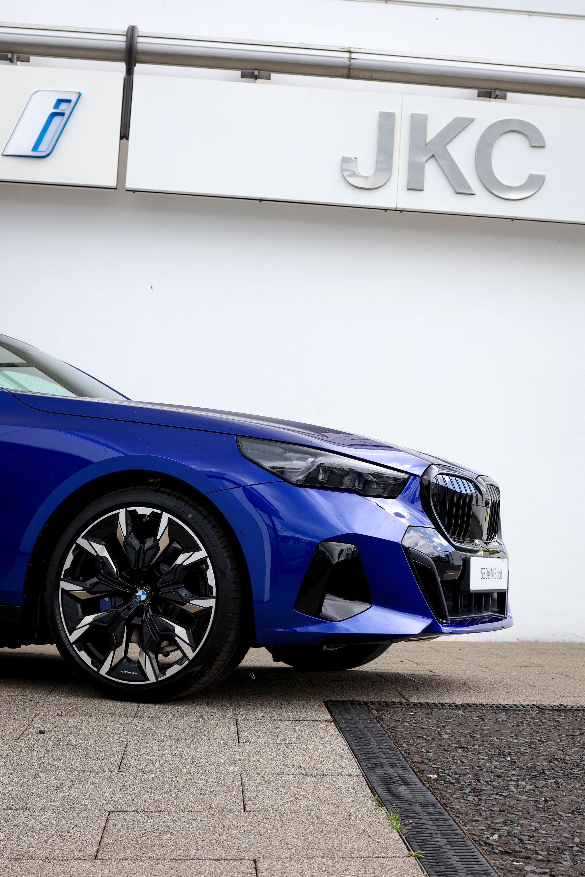 BMW 5 Series view 35