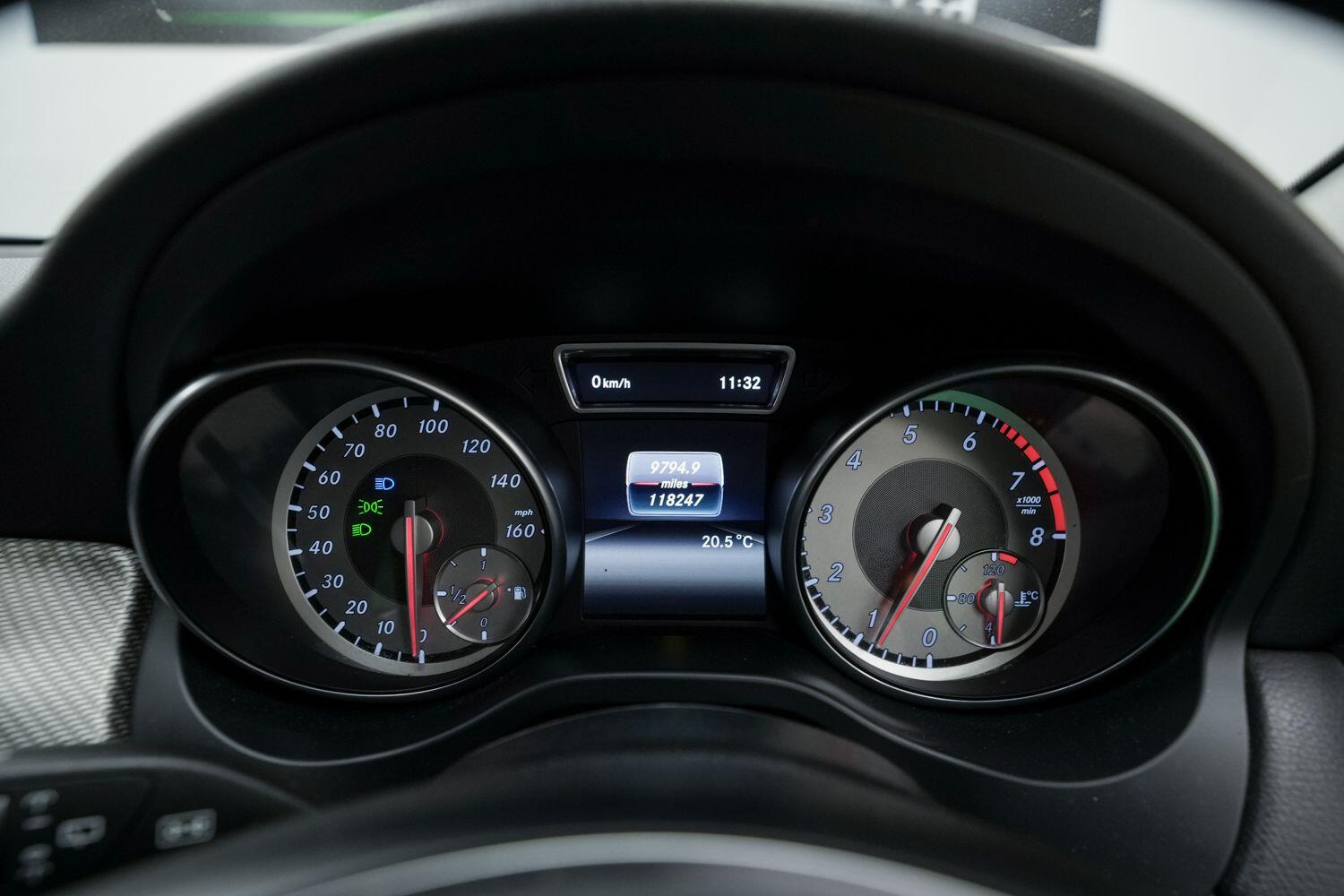 Mercedes-Benz Gla view 25