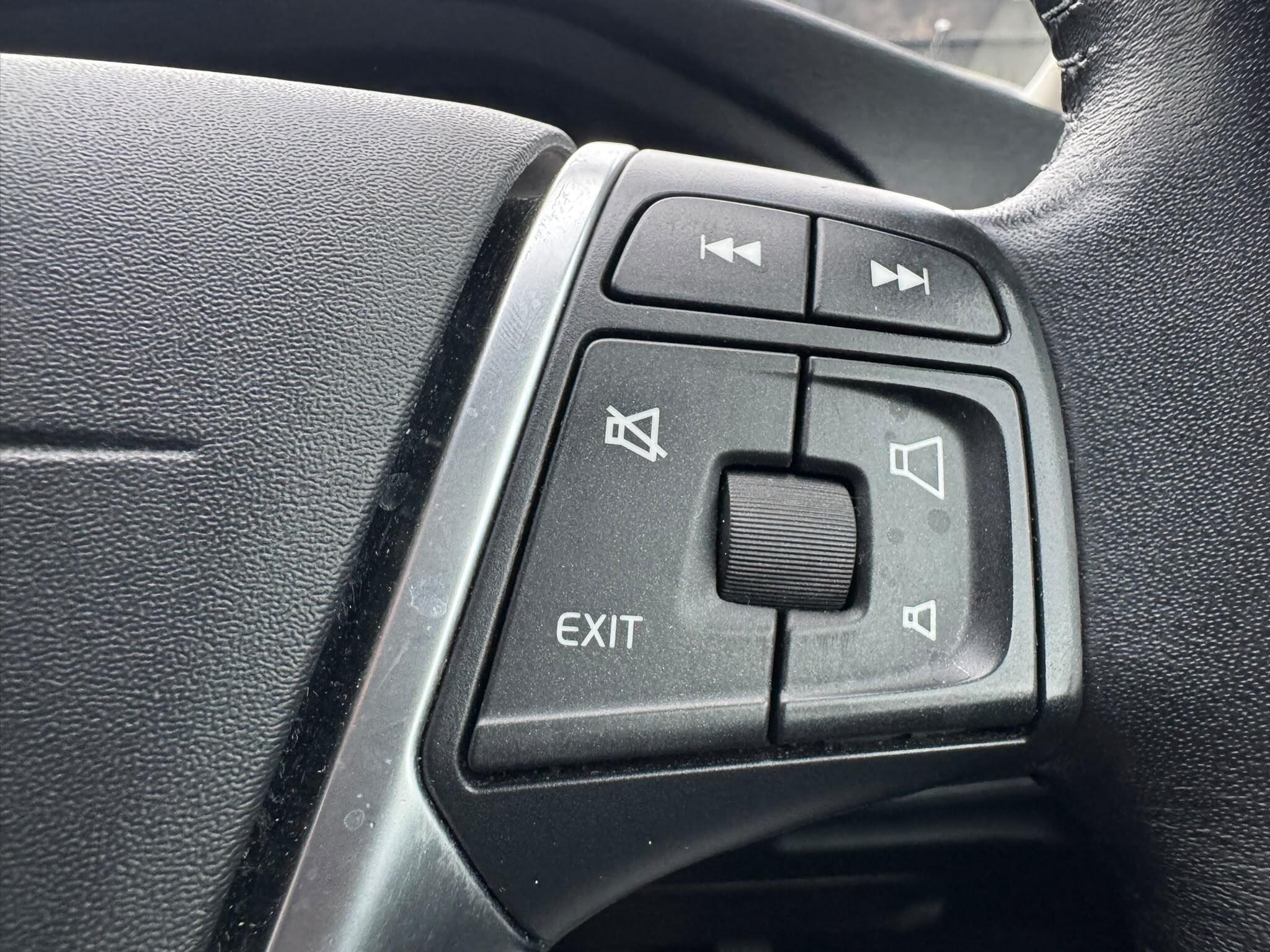 Volvo V40 Cross Country view 79