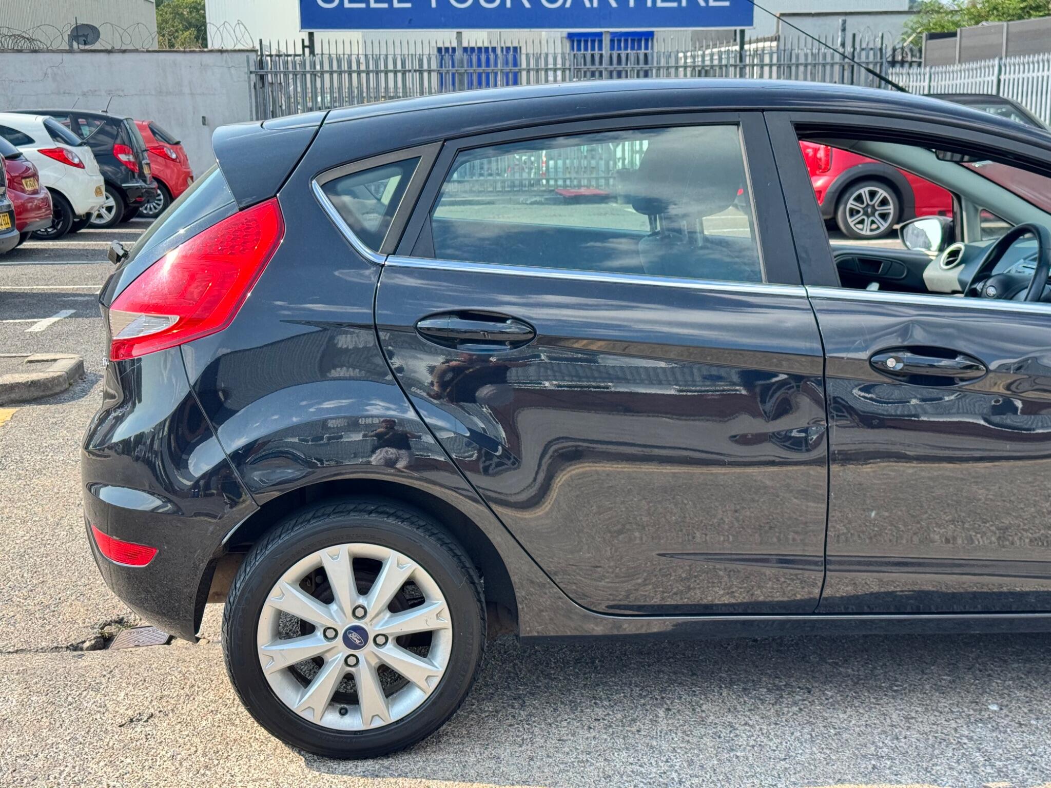 Ford Fiesta view 14