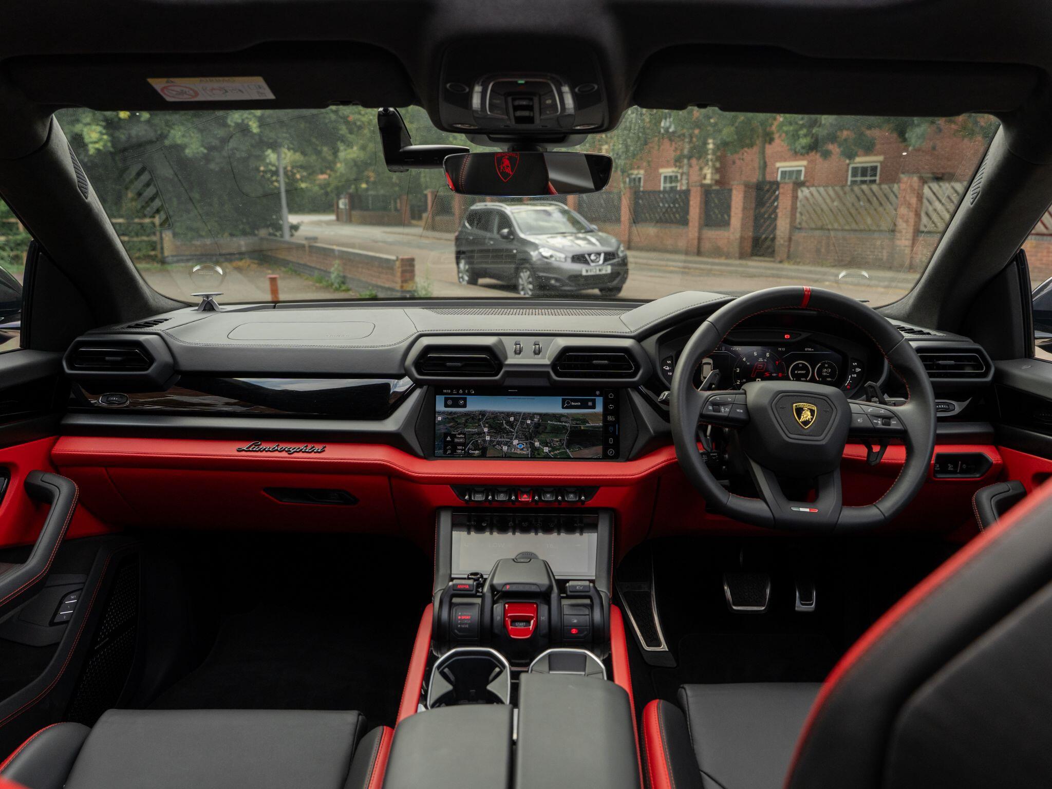 Lamborghini Urus view 36