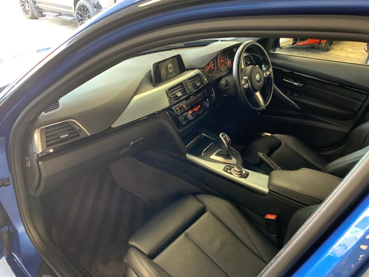 BMW 3 Series view 30