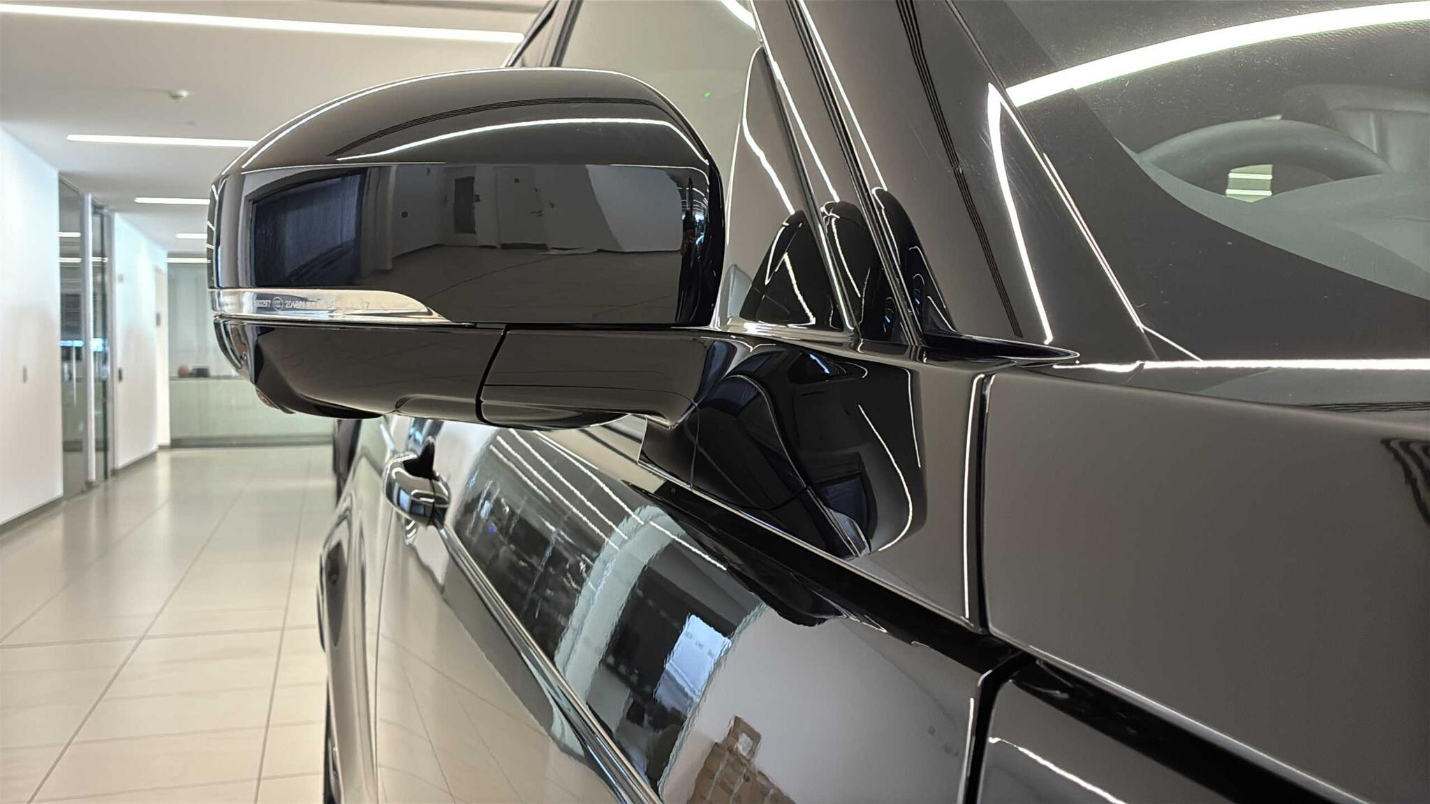 Land Rover Discovery view 24