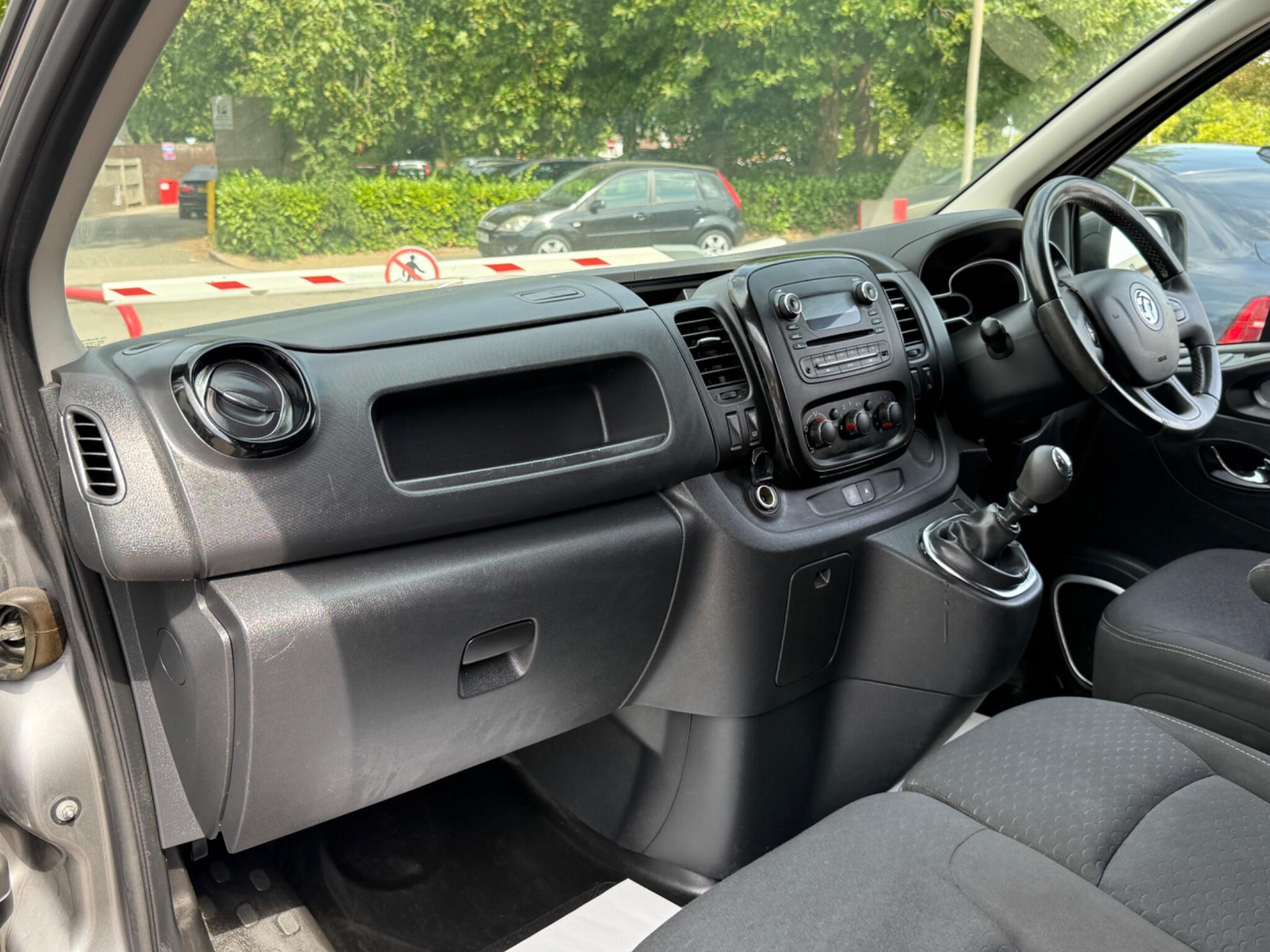 Vauxhall Vivaro - Image 22