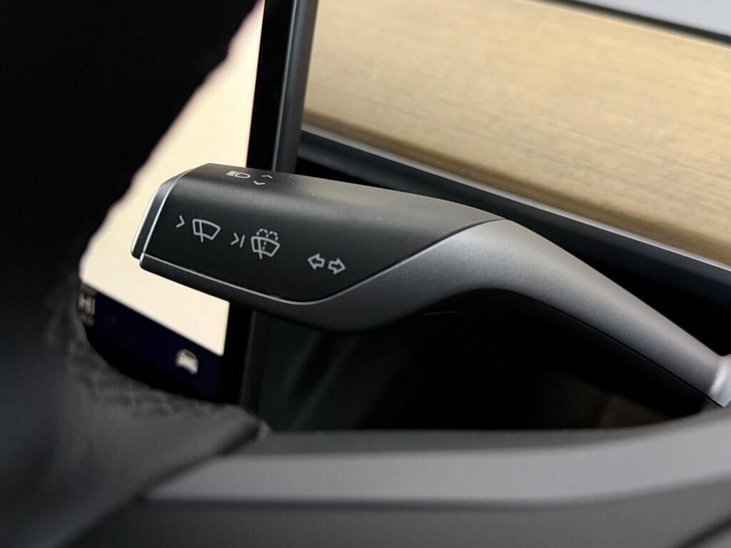 Tesla Model Y view 19