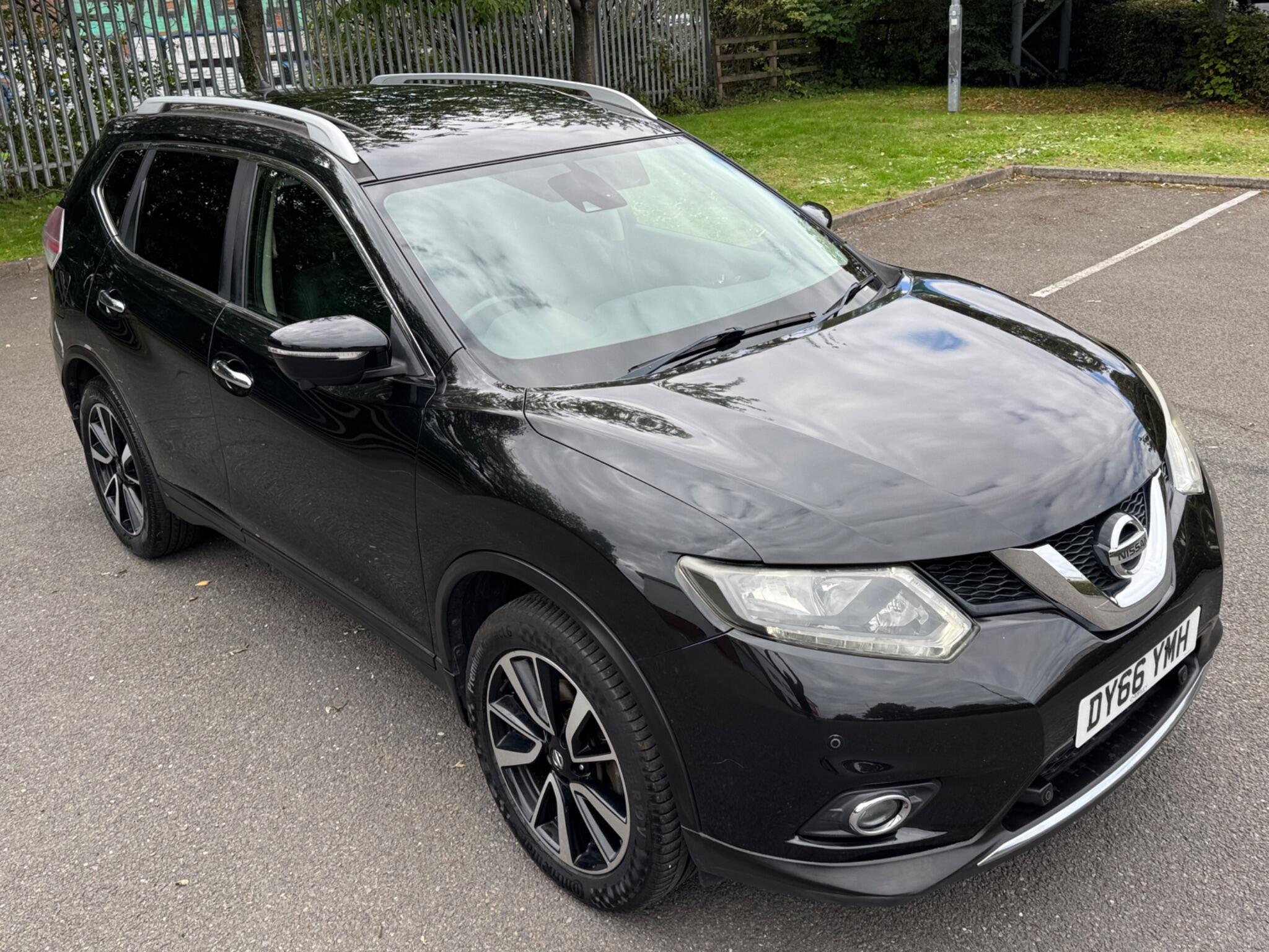 Nissan X-Trail view 3