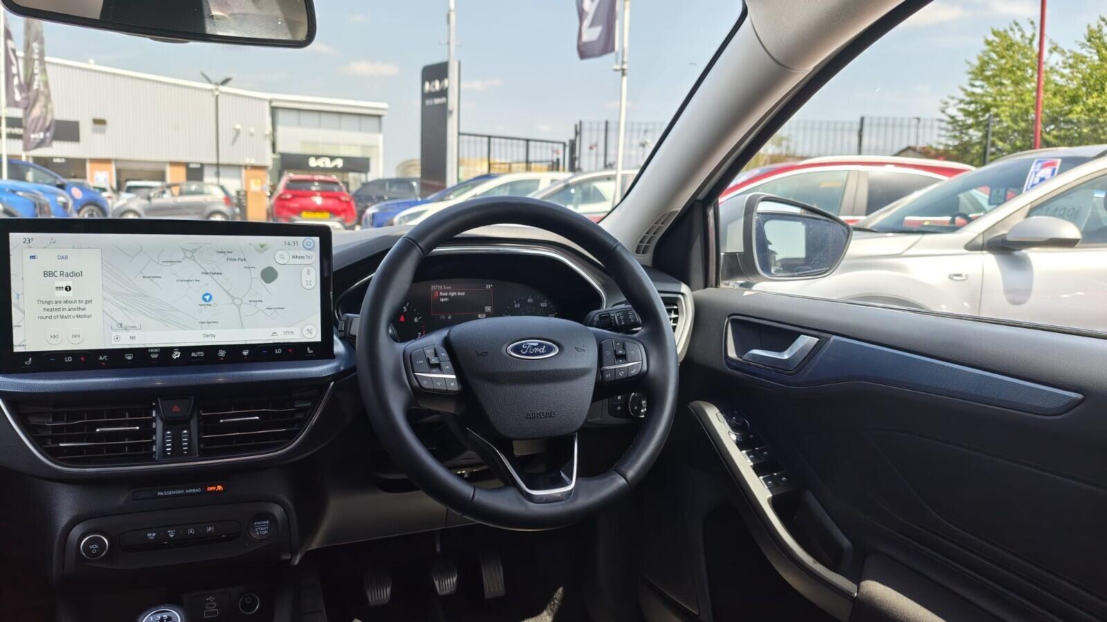 Ford Focus view 13