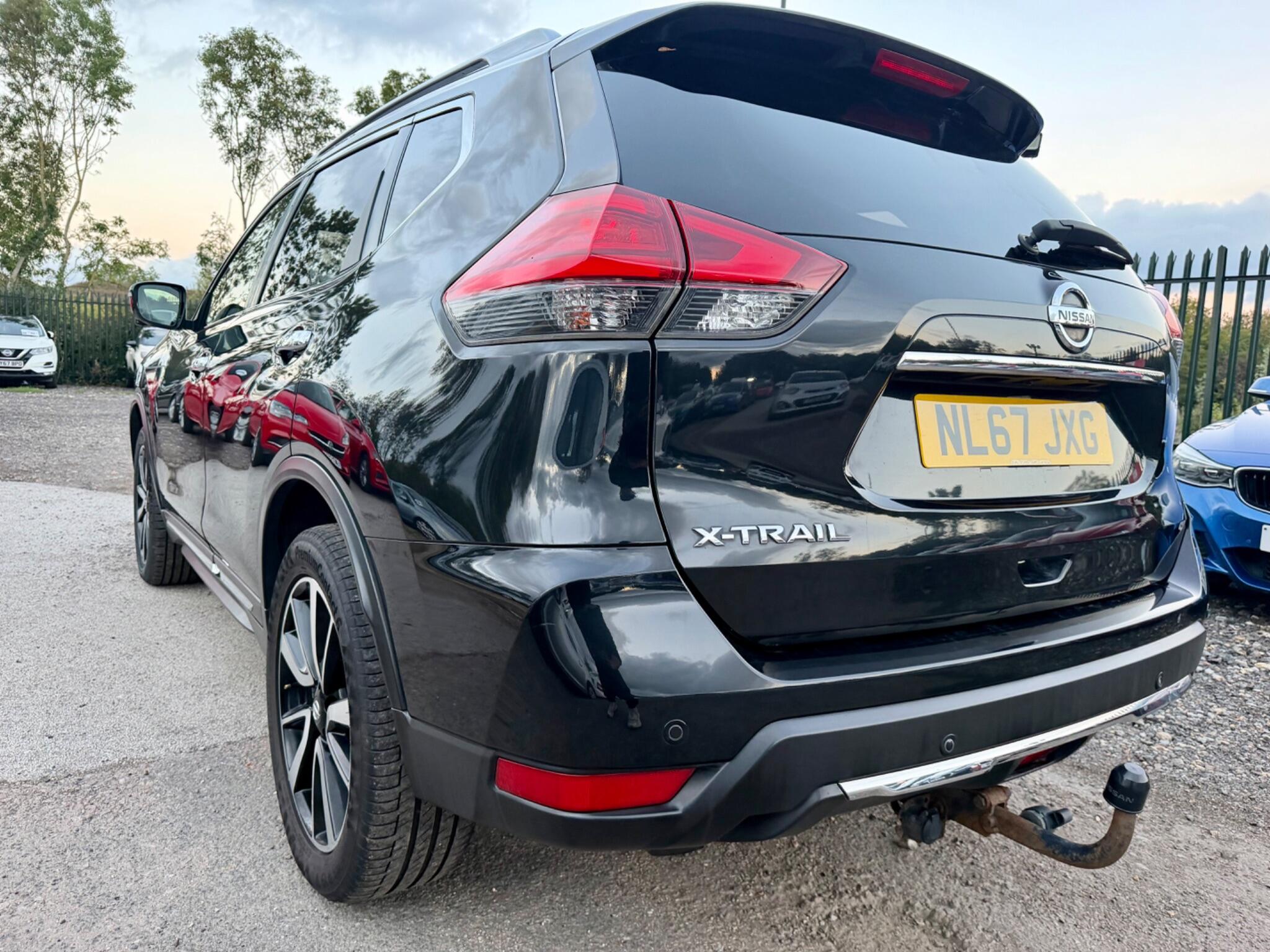 Nissan X-Trail view 4