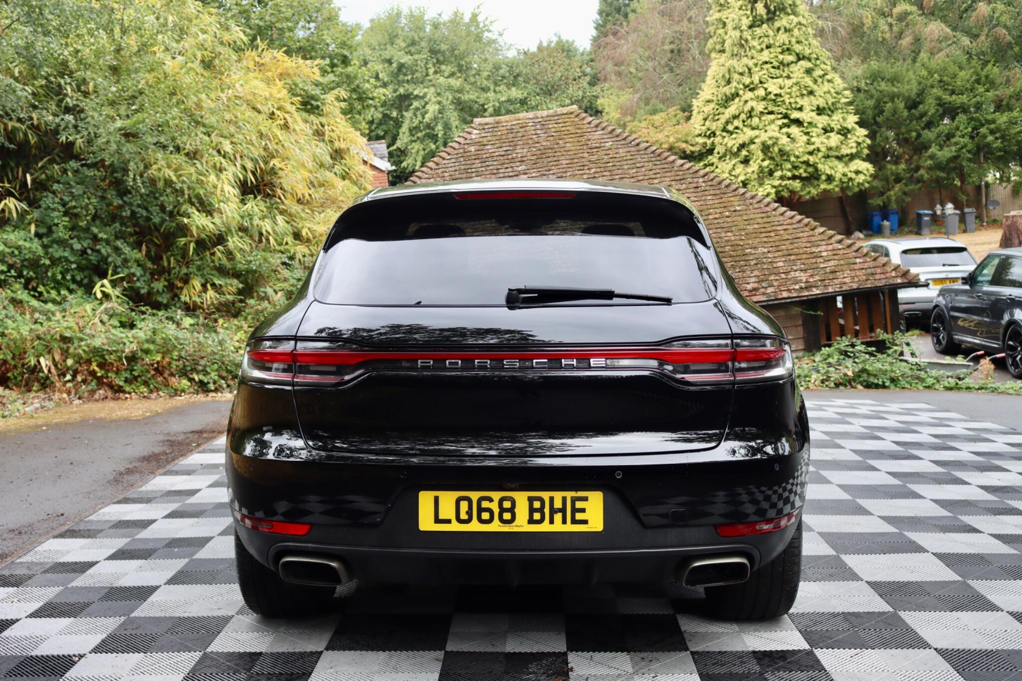 Porsche Macan view 30