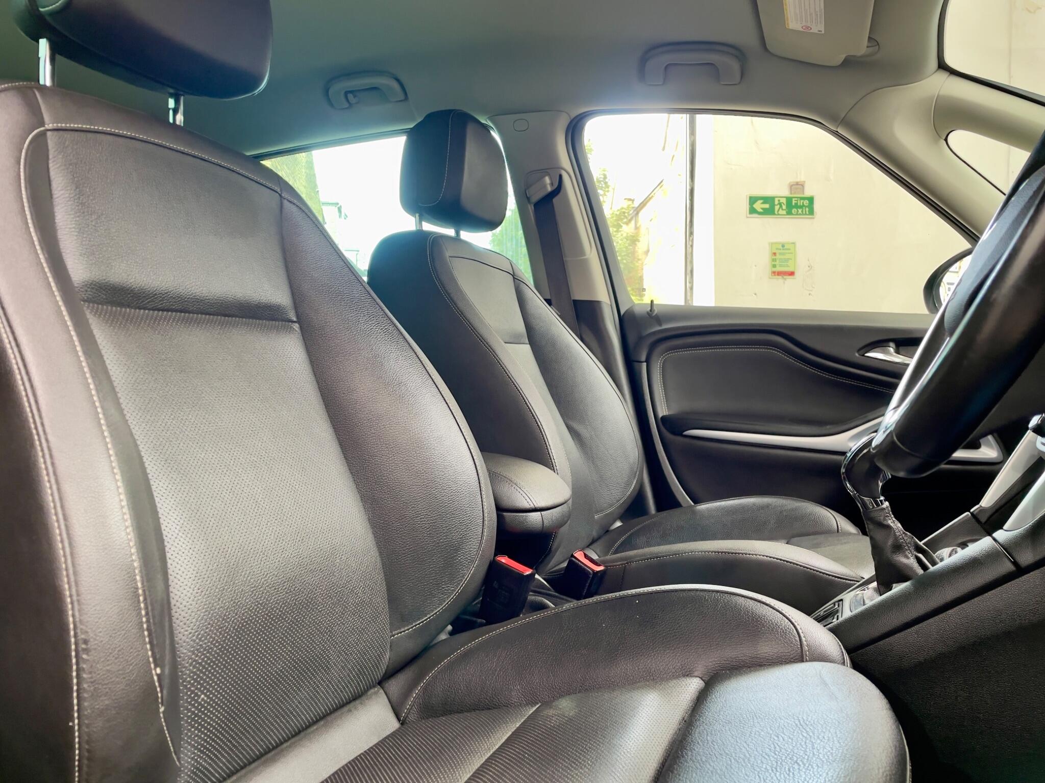 Vauxhall Zafira Tourer view 7