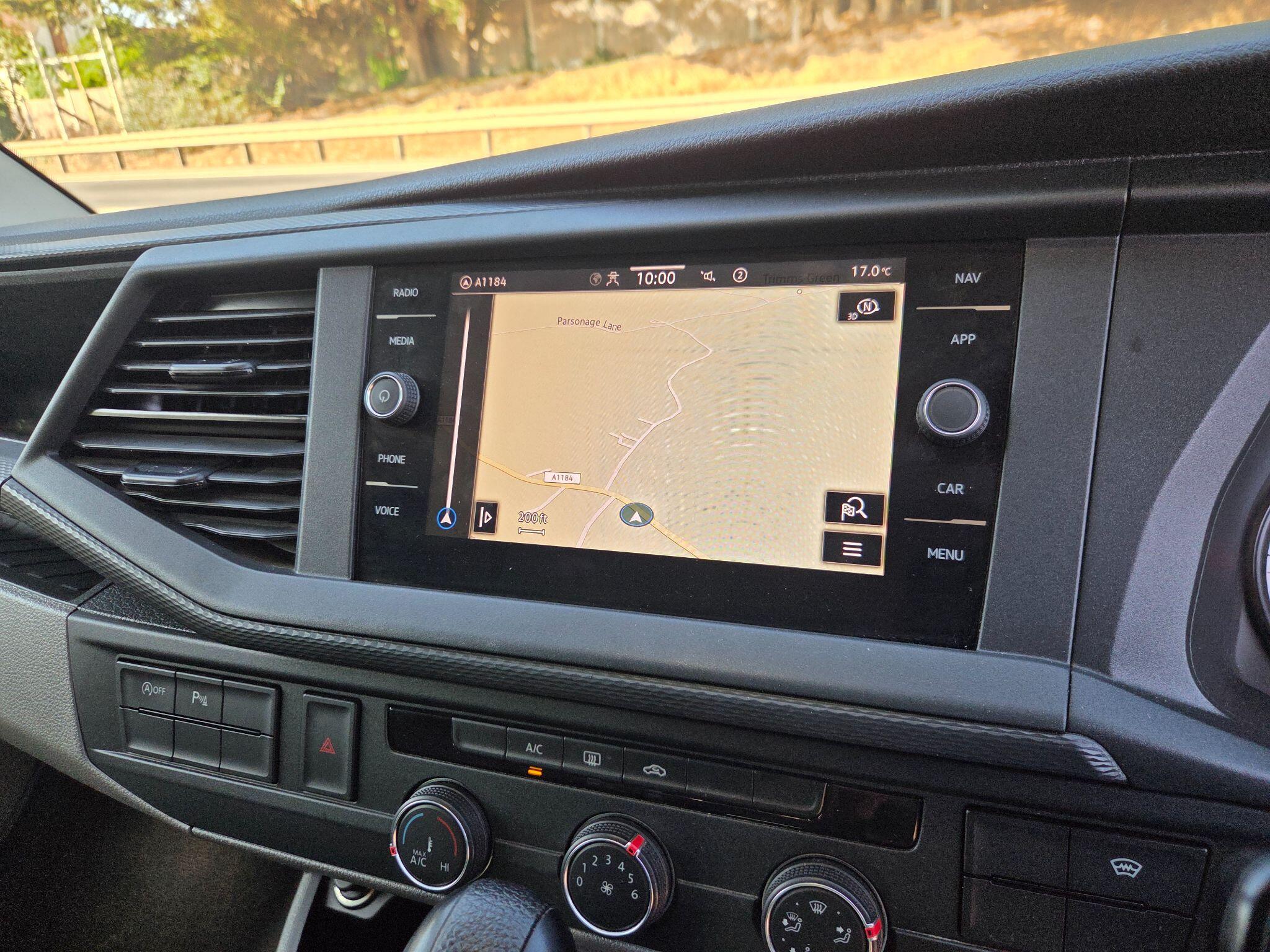 Volkswagen Transporter view 17
