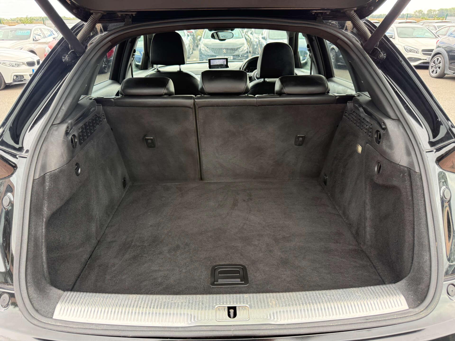 Audi Q3 view 28