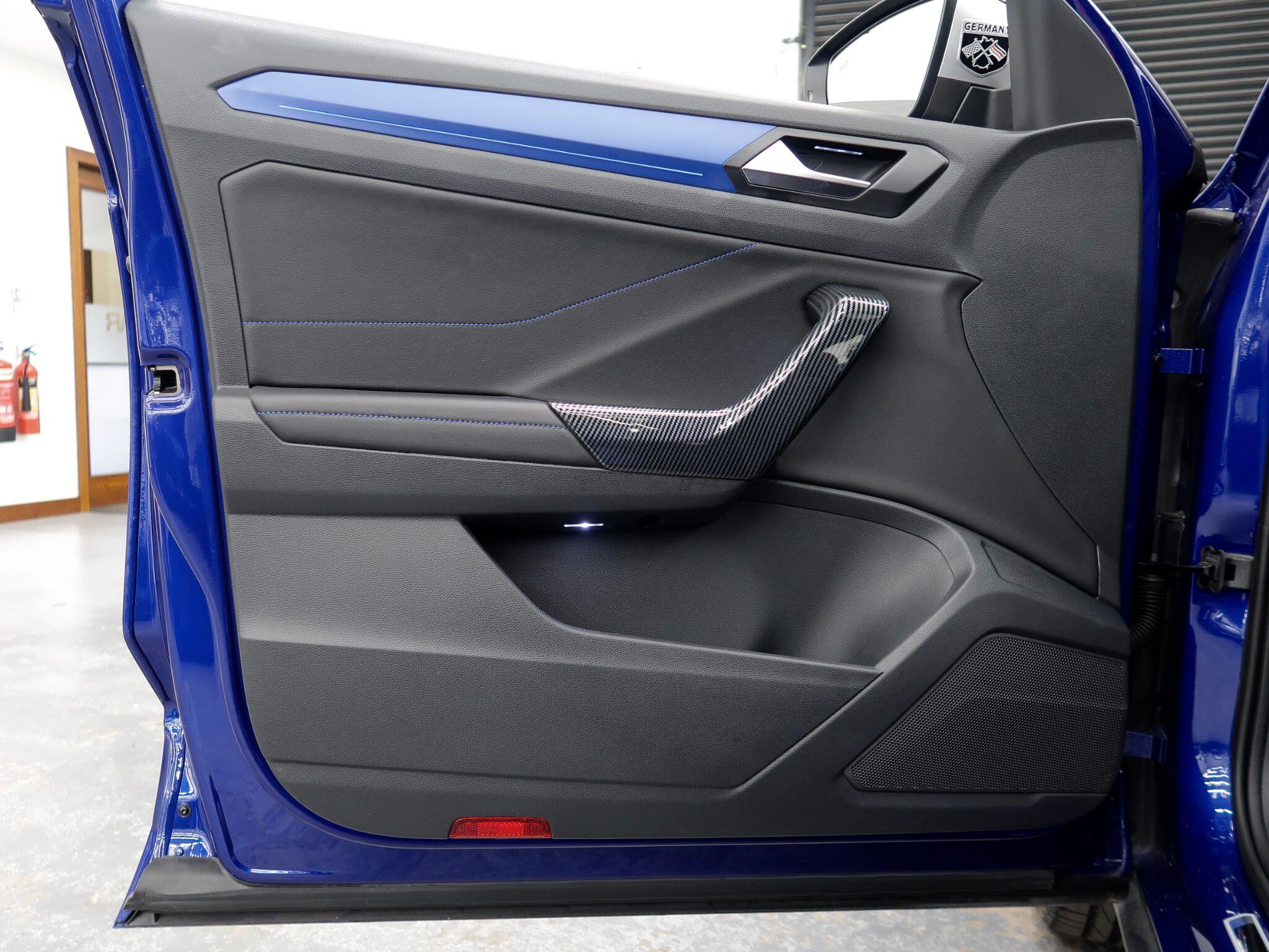 Volkswagen T-Roc view 41