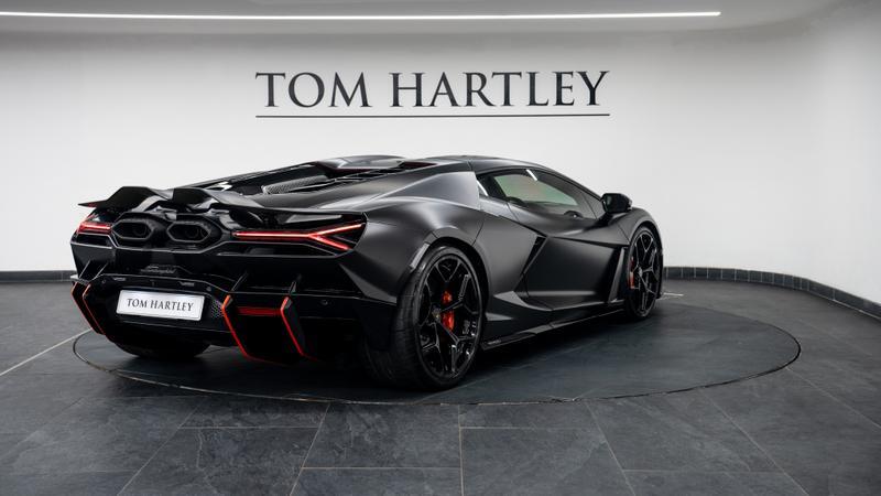 Lamborghini Revuelto view 7