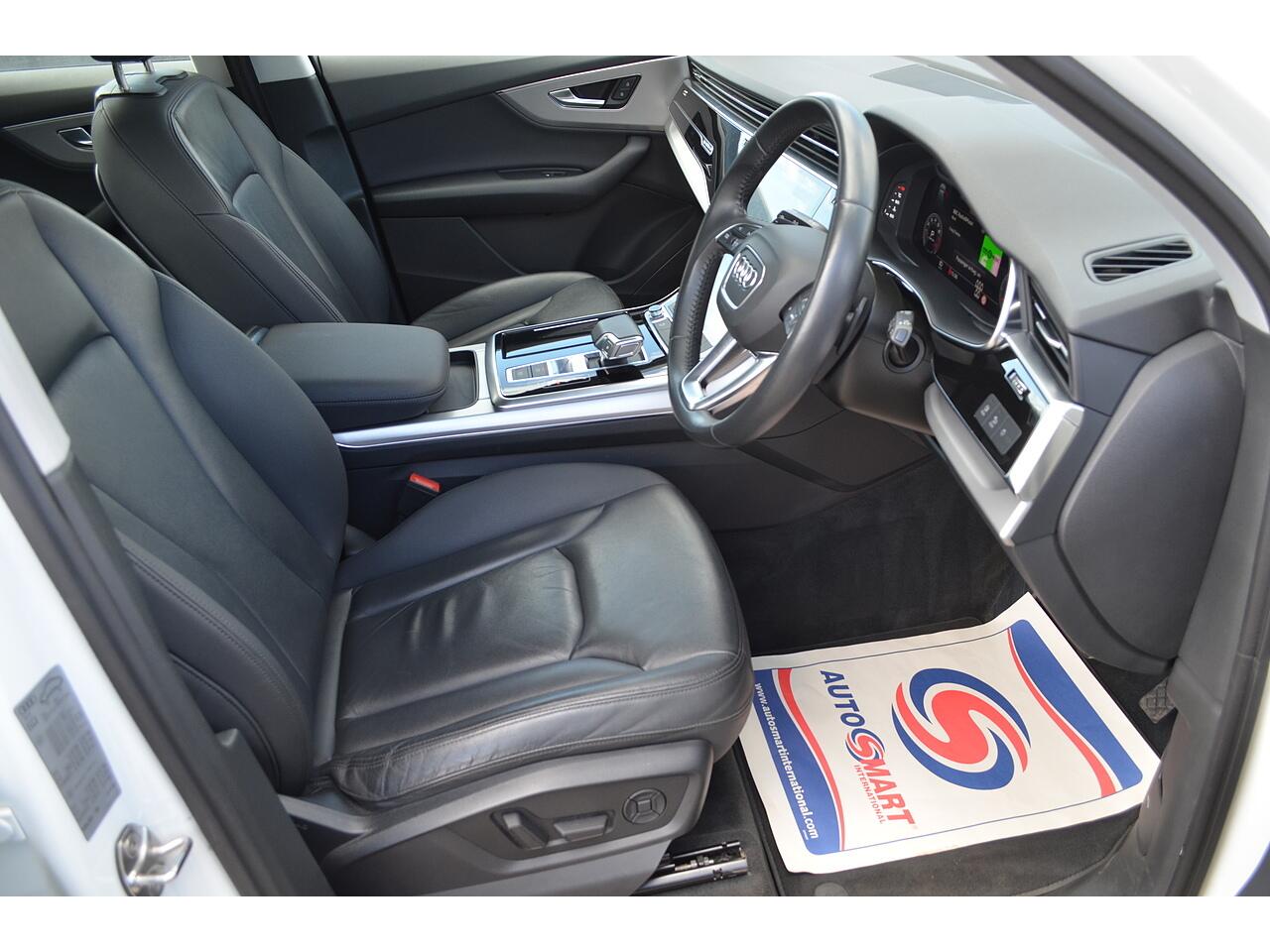 Audi Q7 view 13