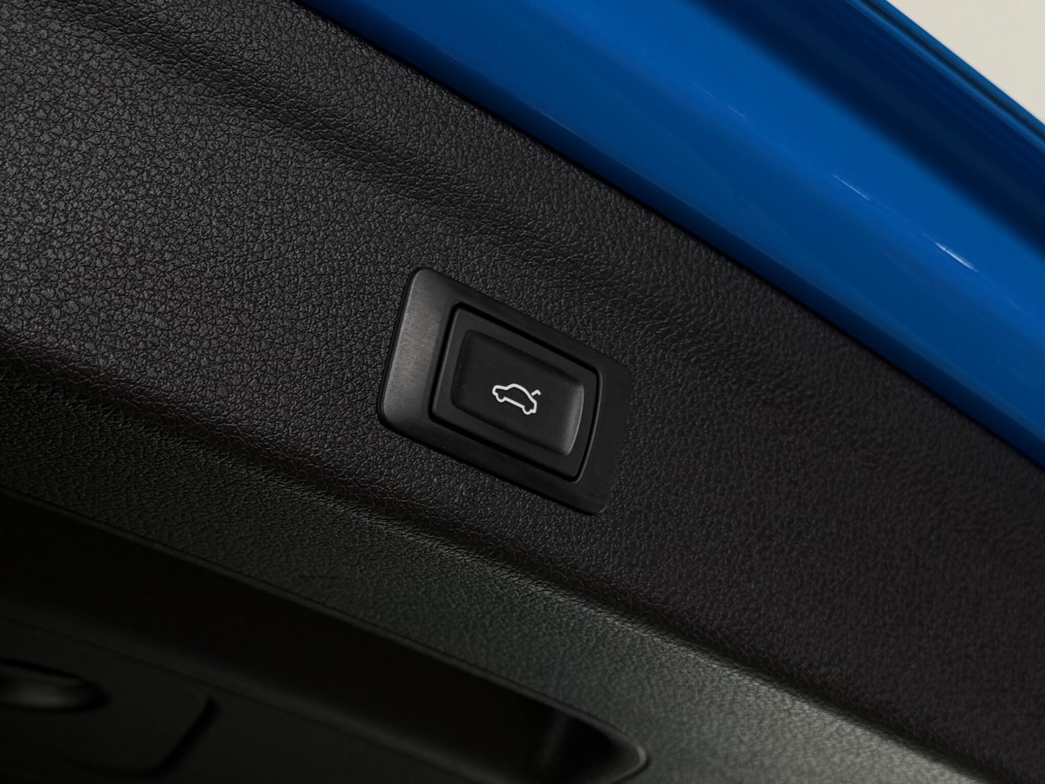 Audi Q3 view 10