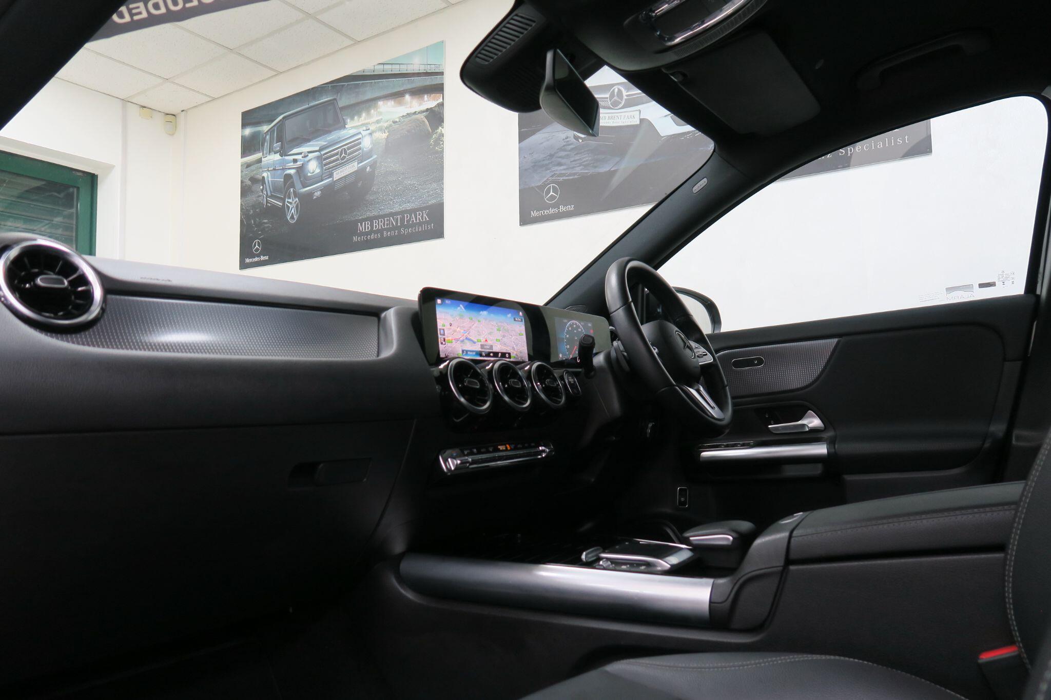 Mercedes-Benz GLA view 8