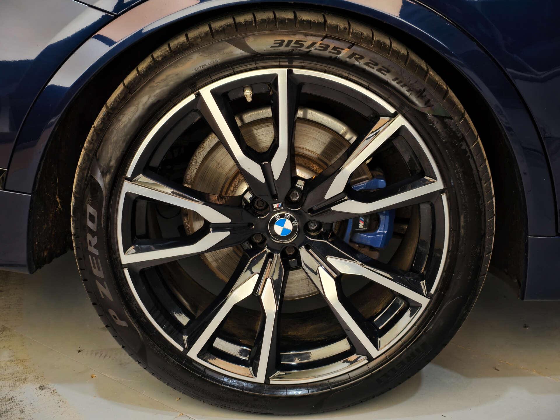 BMW X7 view 21