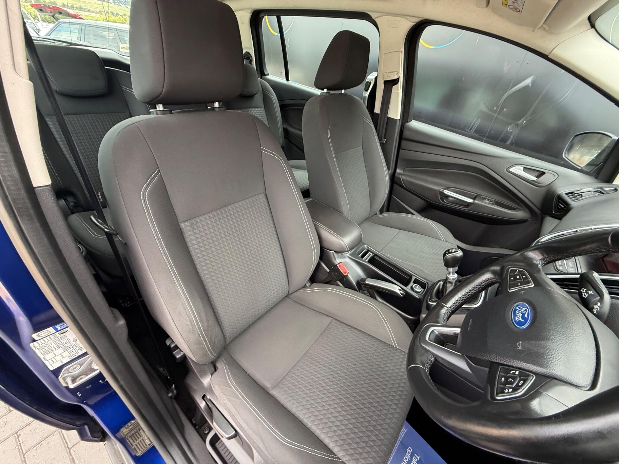Ford Grand C-Max view 19