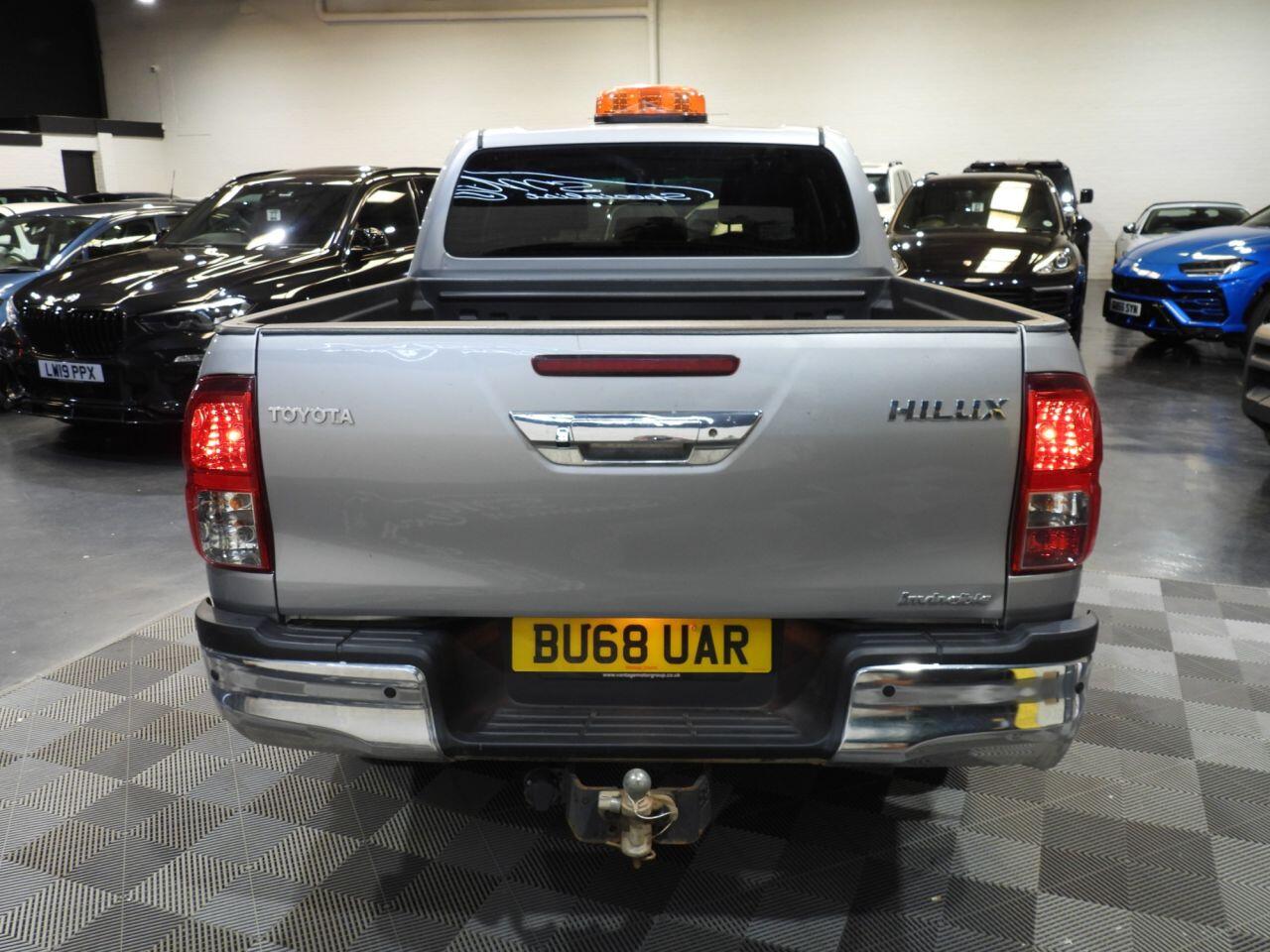 Toyota Hilux view 7