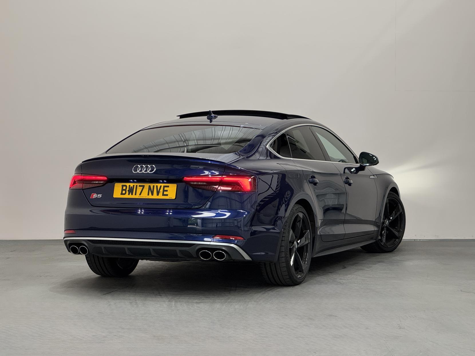 Audi S5 view 17