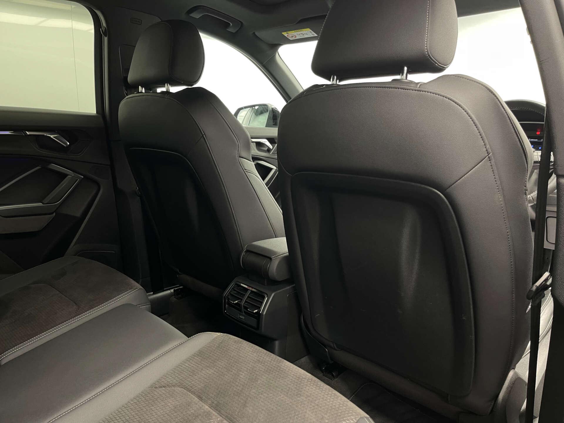 Audi Q3 view 30