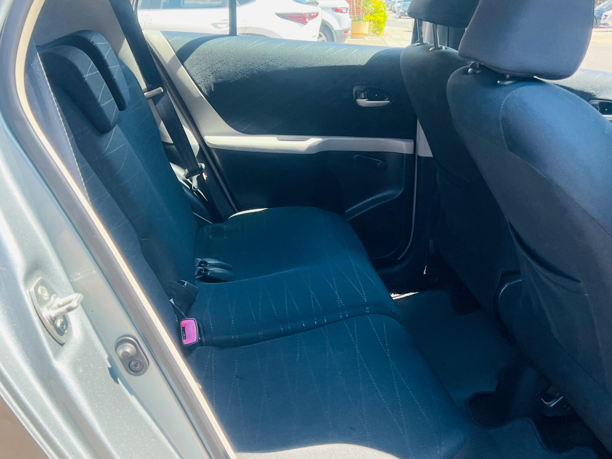 Toyota Yaris view 35