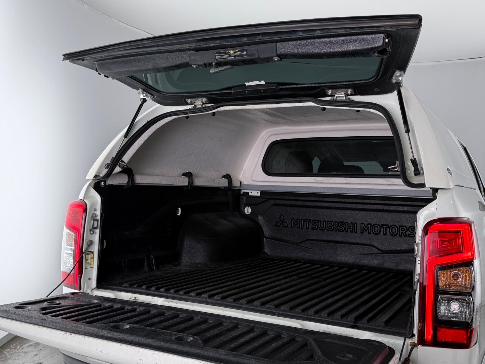 Mitsubishi L200 view 34