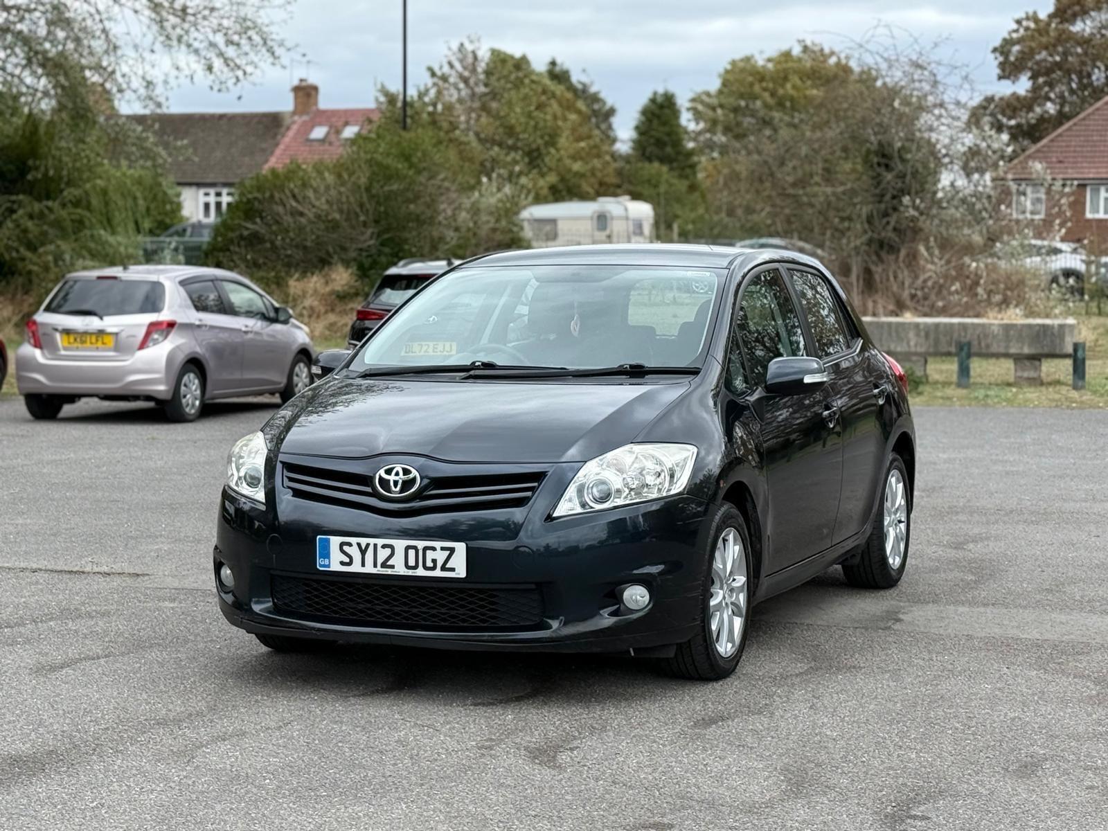 Toyota Auris view 3