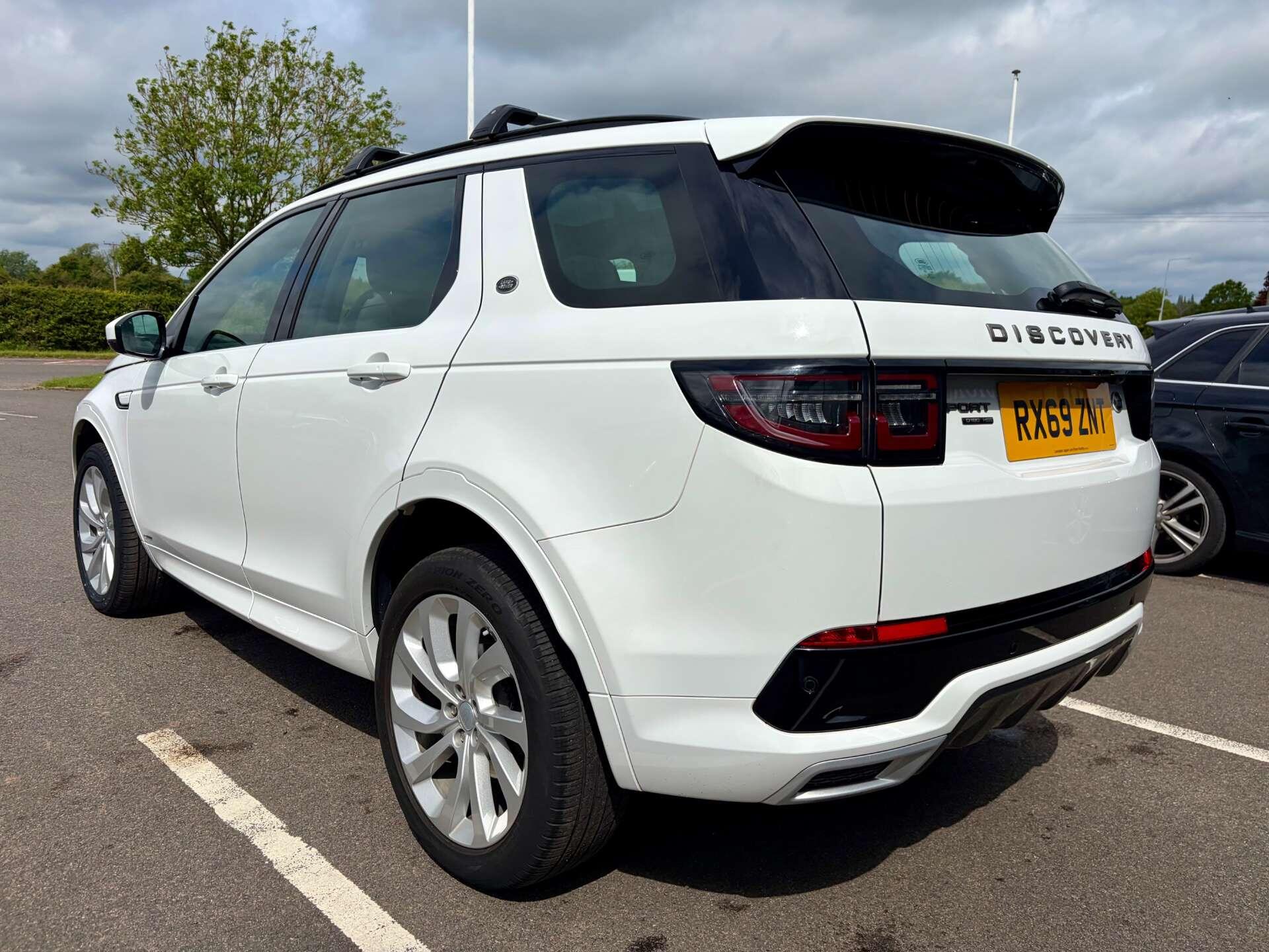 Land Rover Discovery Sport view 6