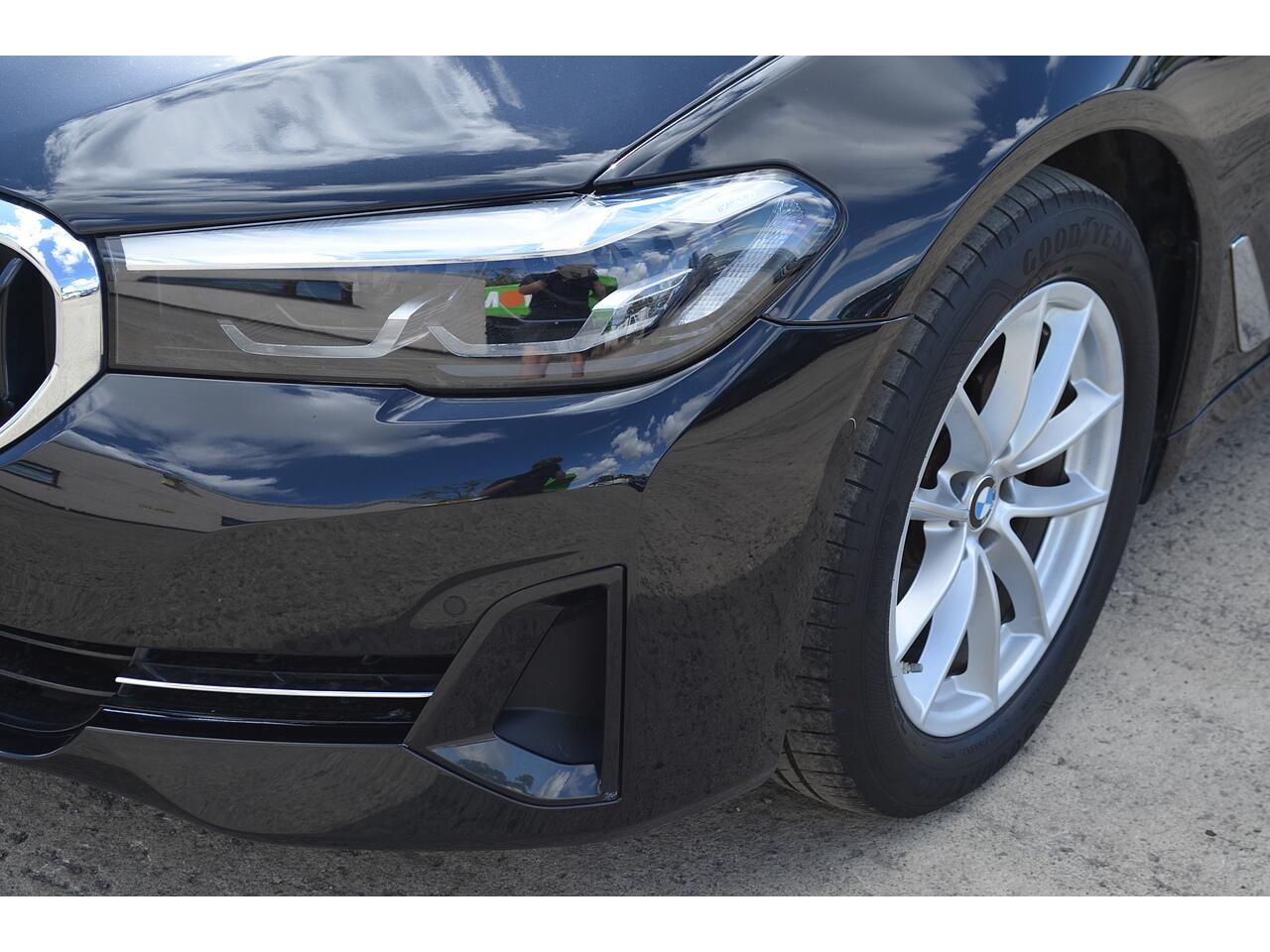 BMW 5 Series view 24