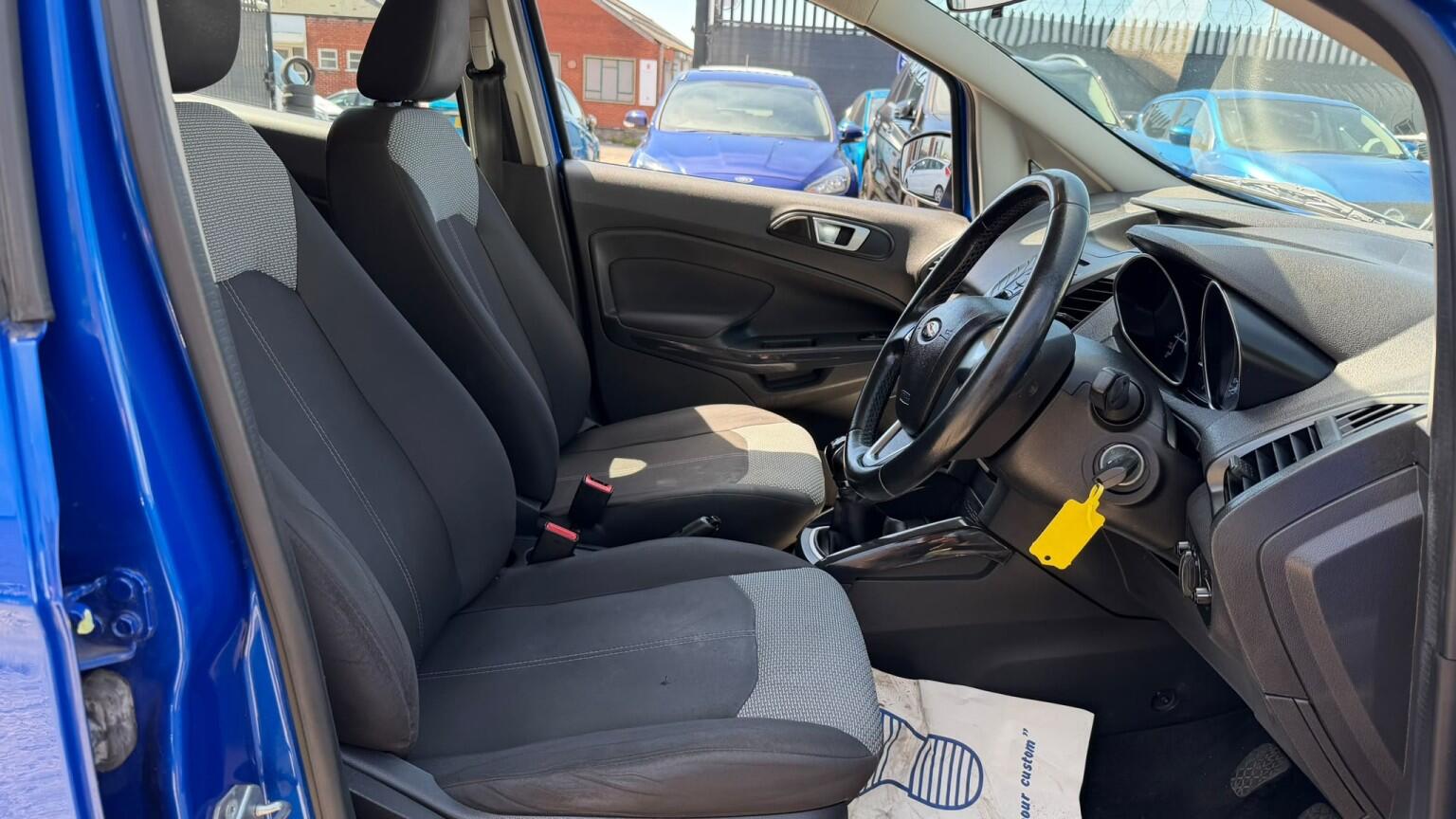 Ford Ecosport view 25
