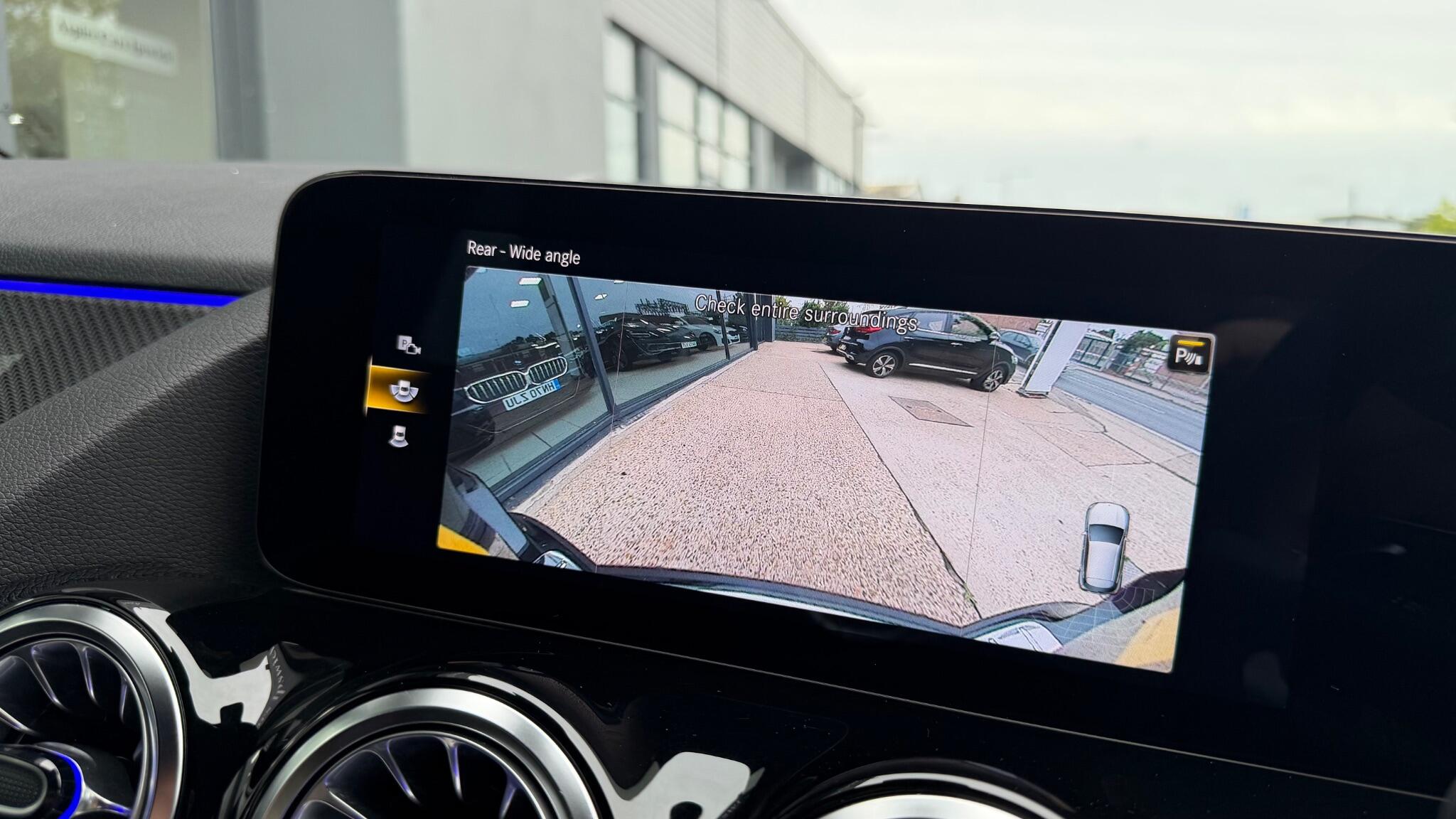 Mercedes-Benz Gla view 17