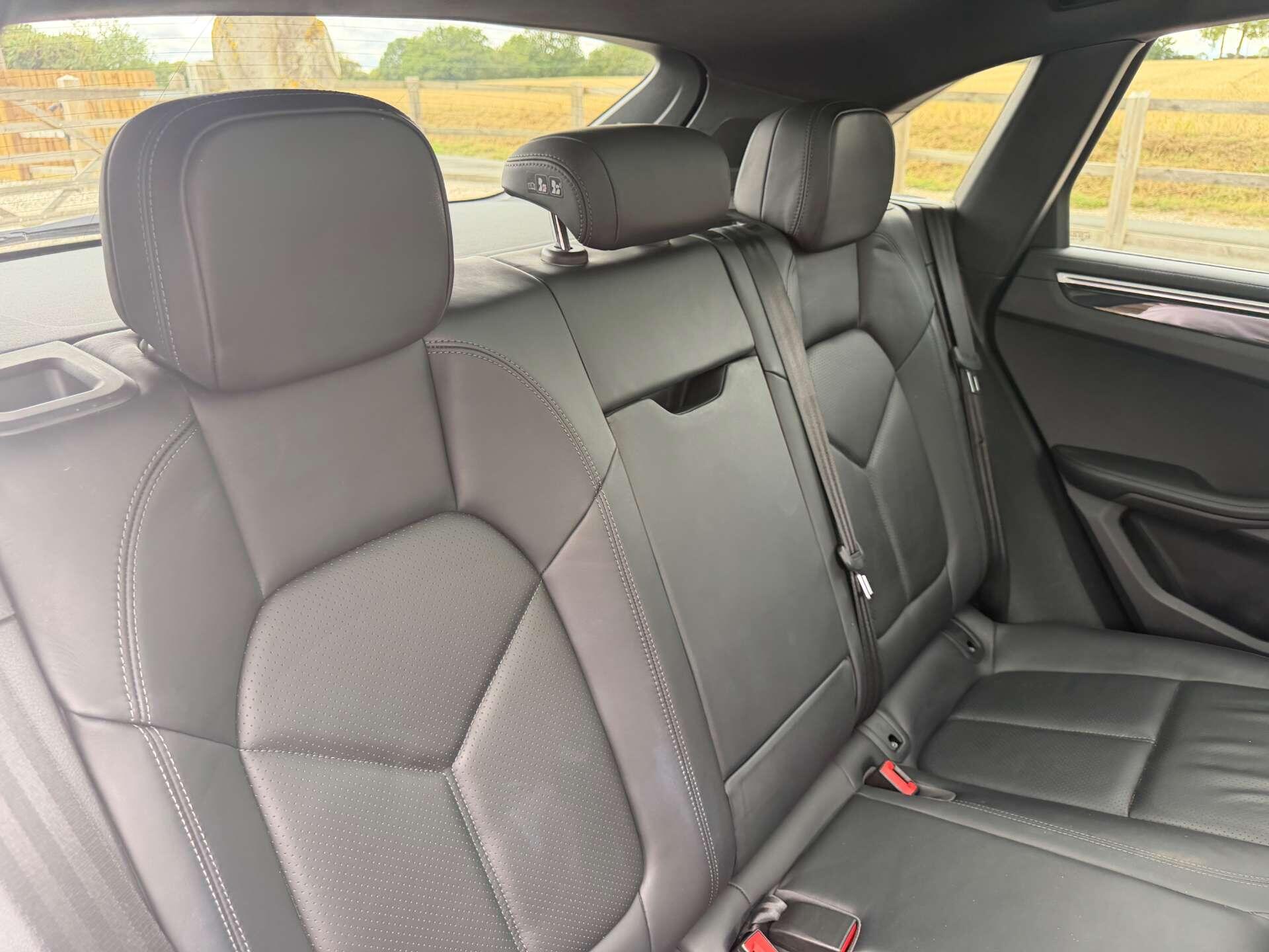 Porsche Macan view 17