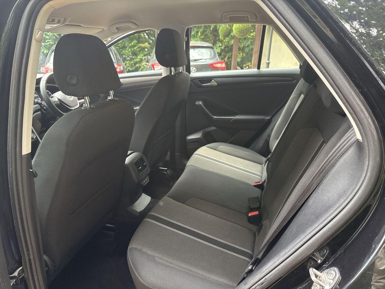 Volkswagen T-Roc view 25