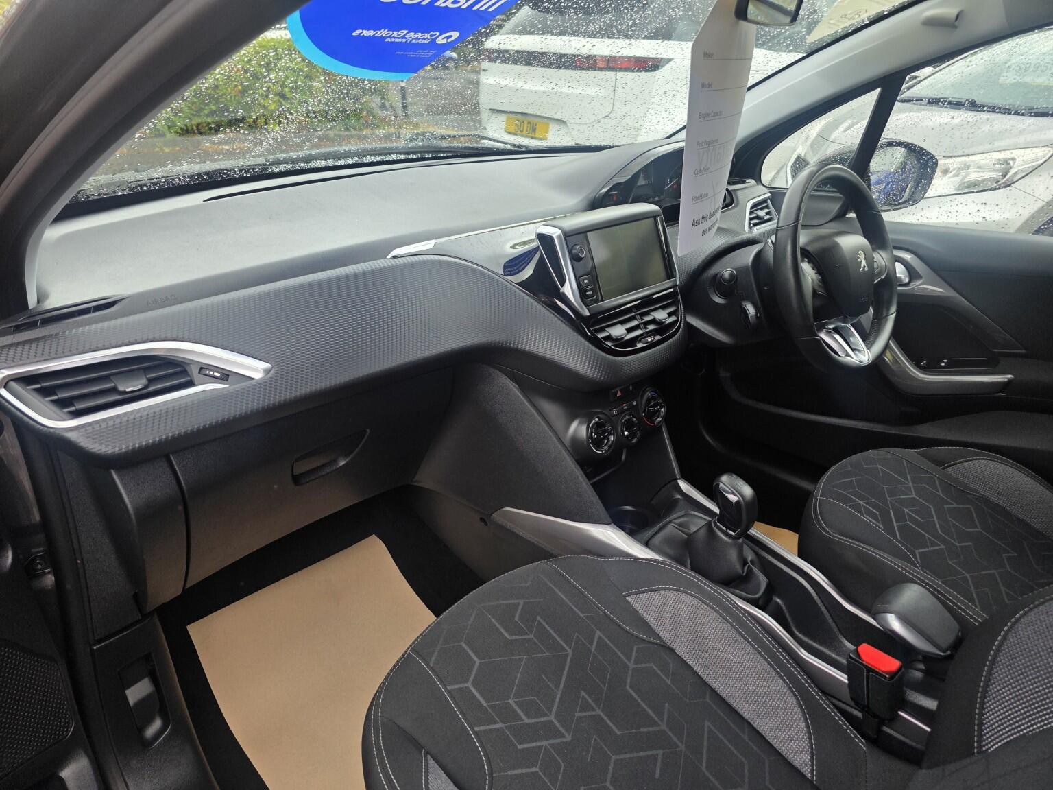 Peugeot 2008 view 19