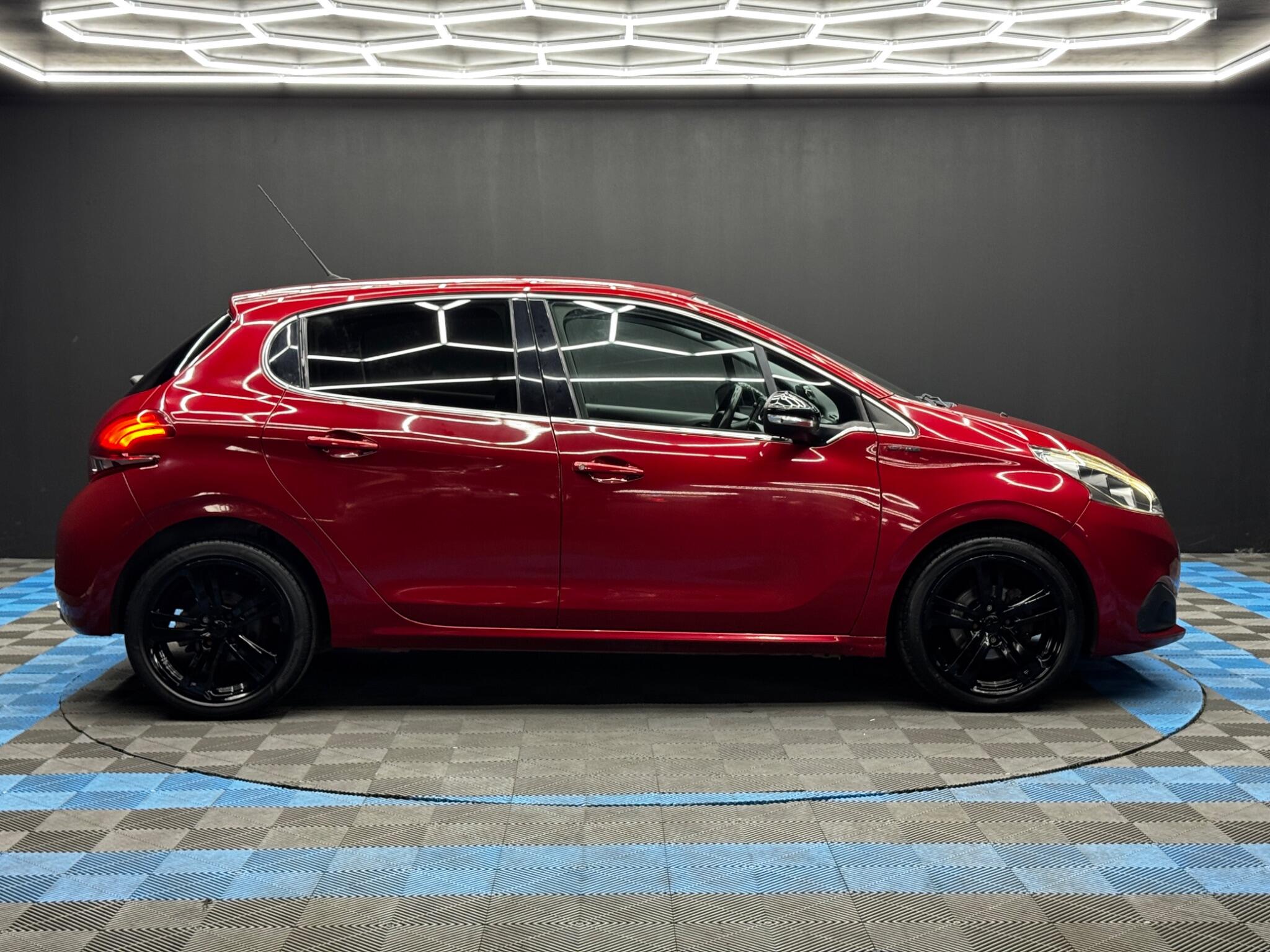 Peugeot 208 view 4