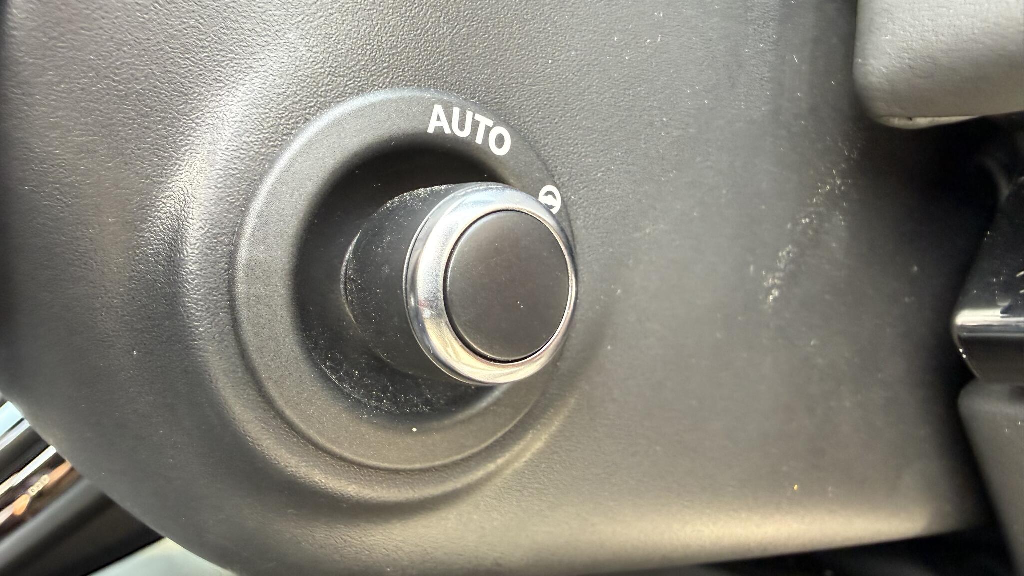 Land Rover Range Rover Sport view 30