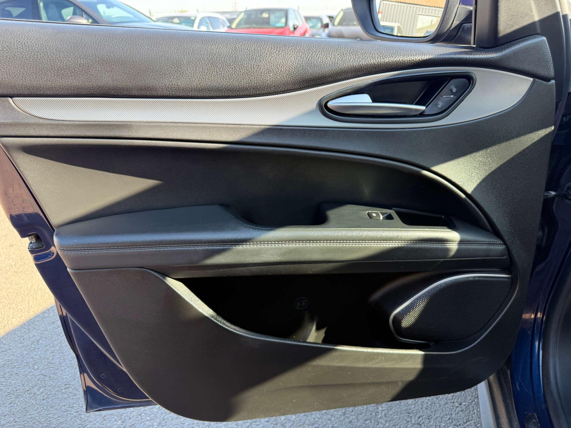 Alfa Romeo Stelvio view 76