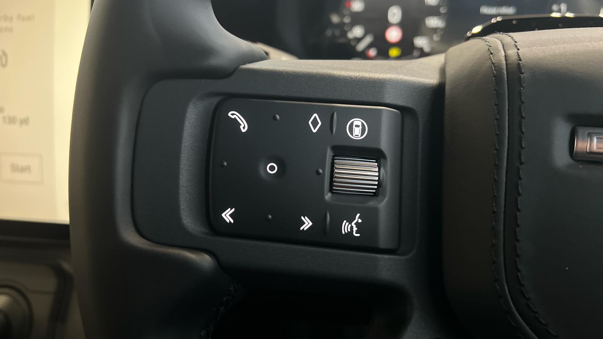 Land Rover Defender view 22