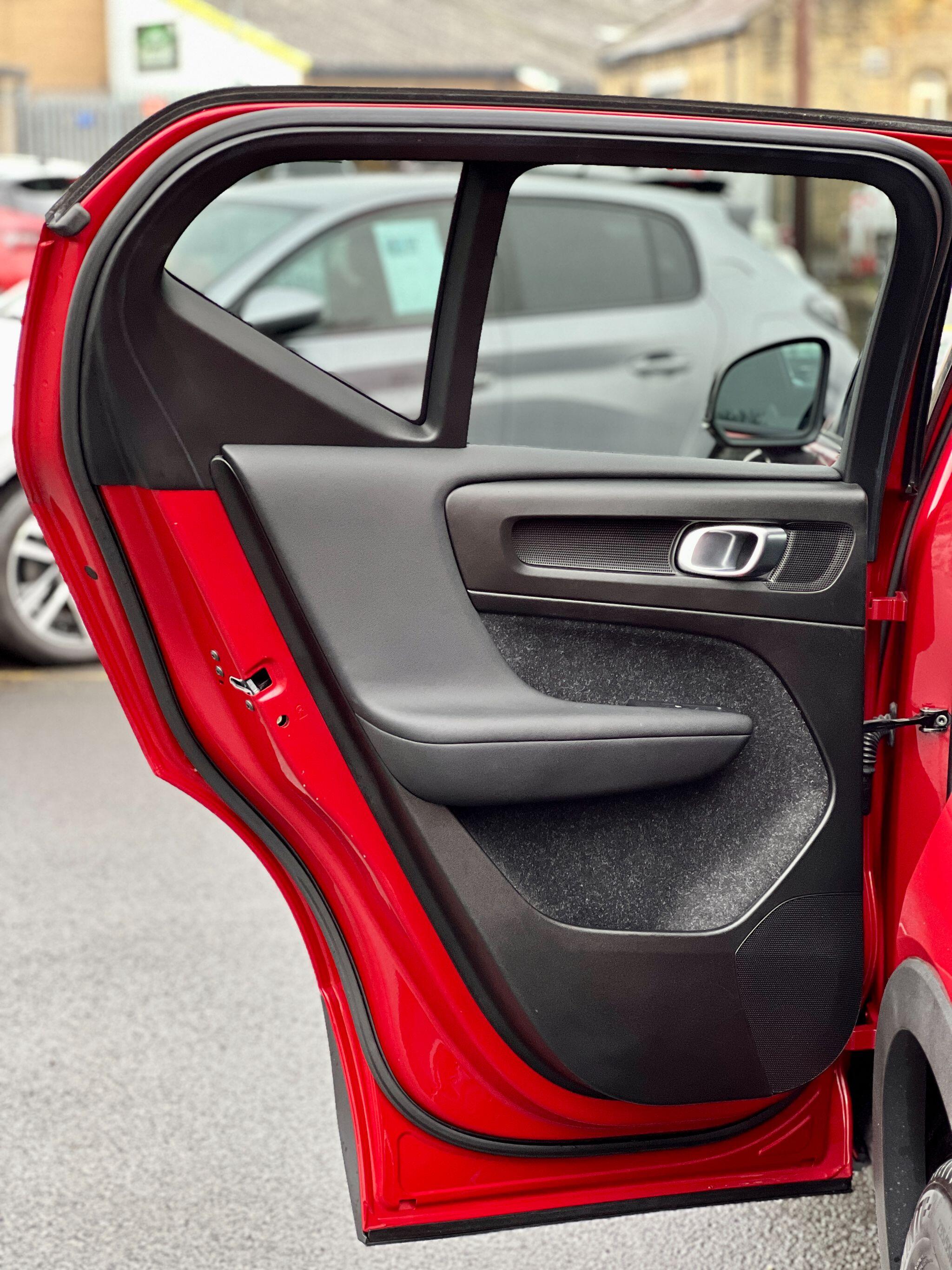 Volvo XC40 view 26