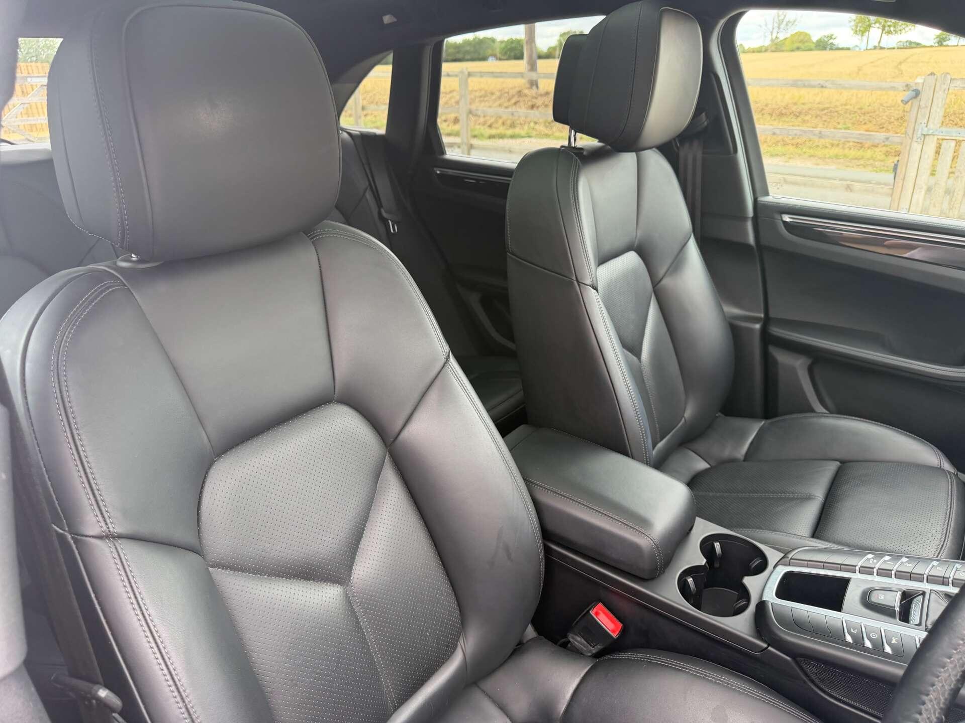 Porsche Macan view 19