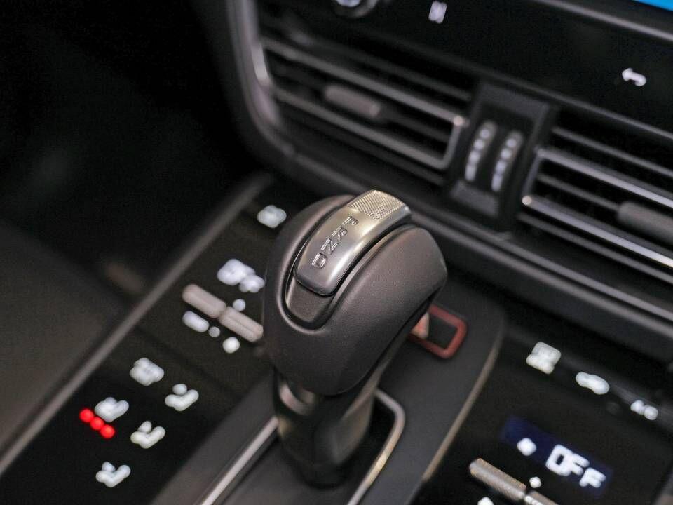 Porsche Macan view 28