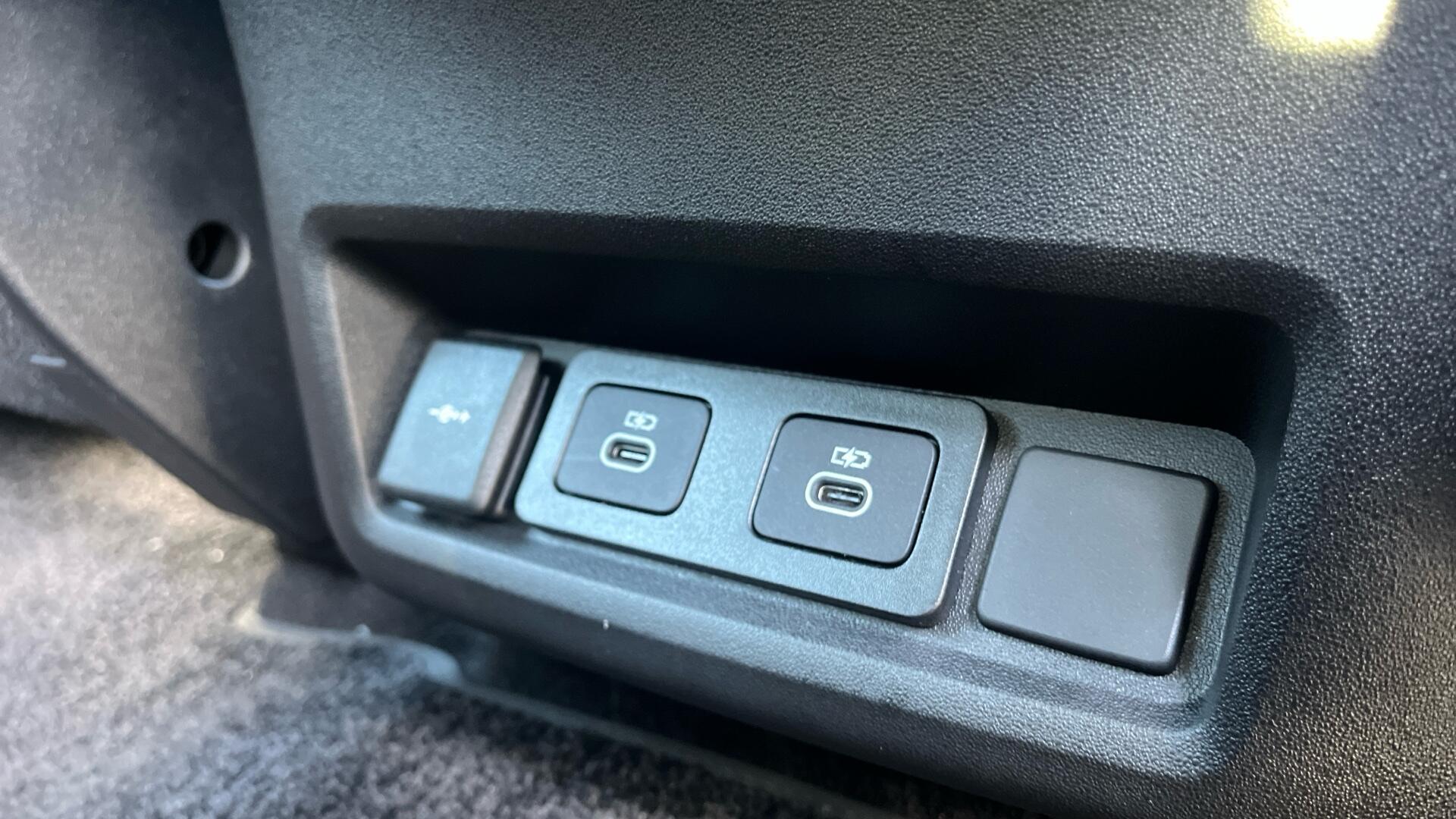 Land Rover Discovery view 29