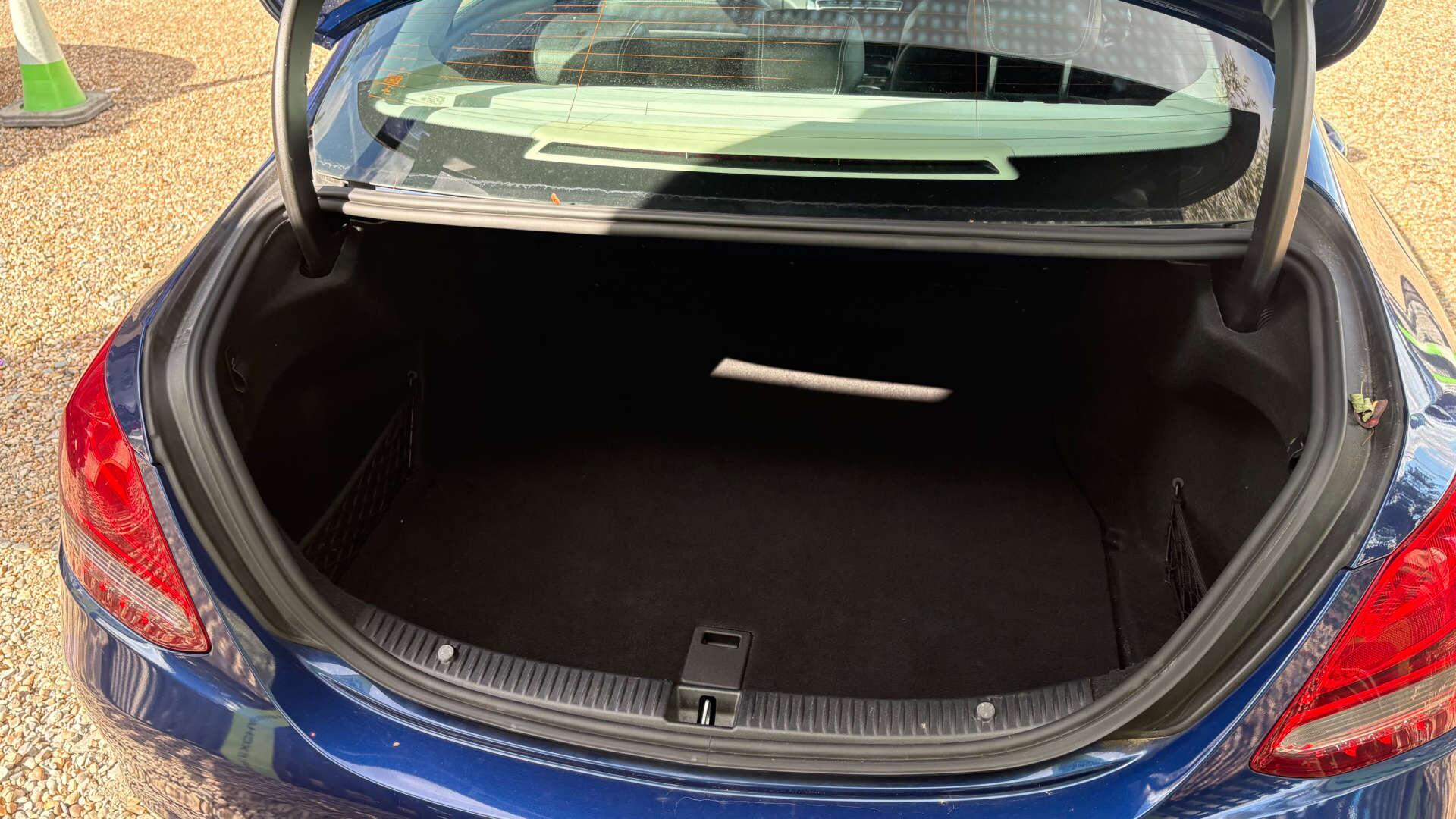 Mercedes-Benz C-Class view 42