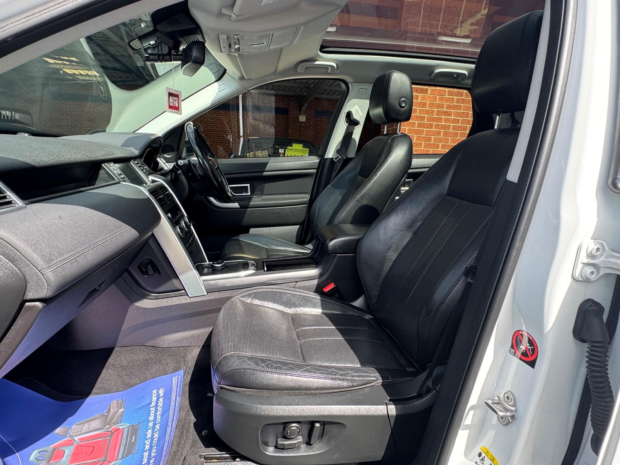 Land Rover Discovery Sport view 7