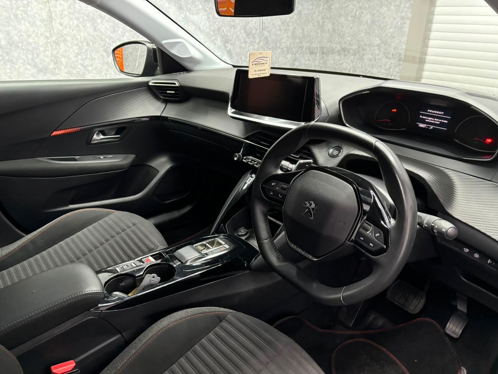 Peugeot 208 view 3