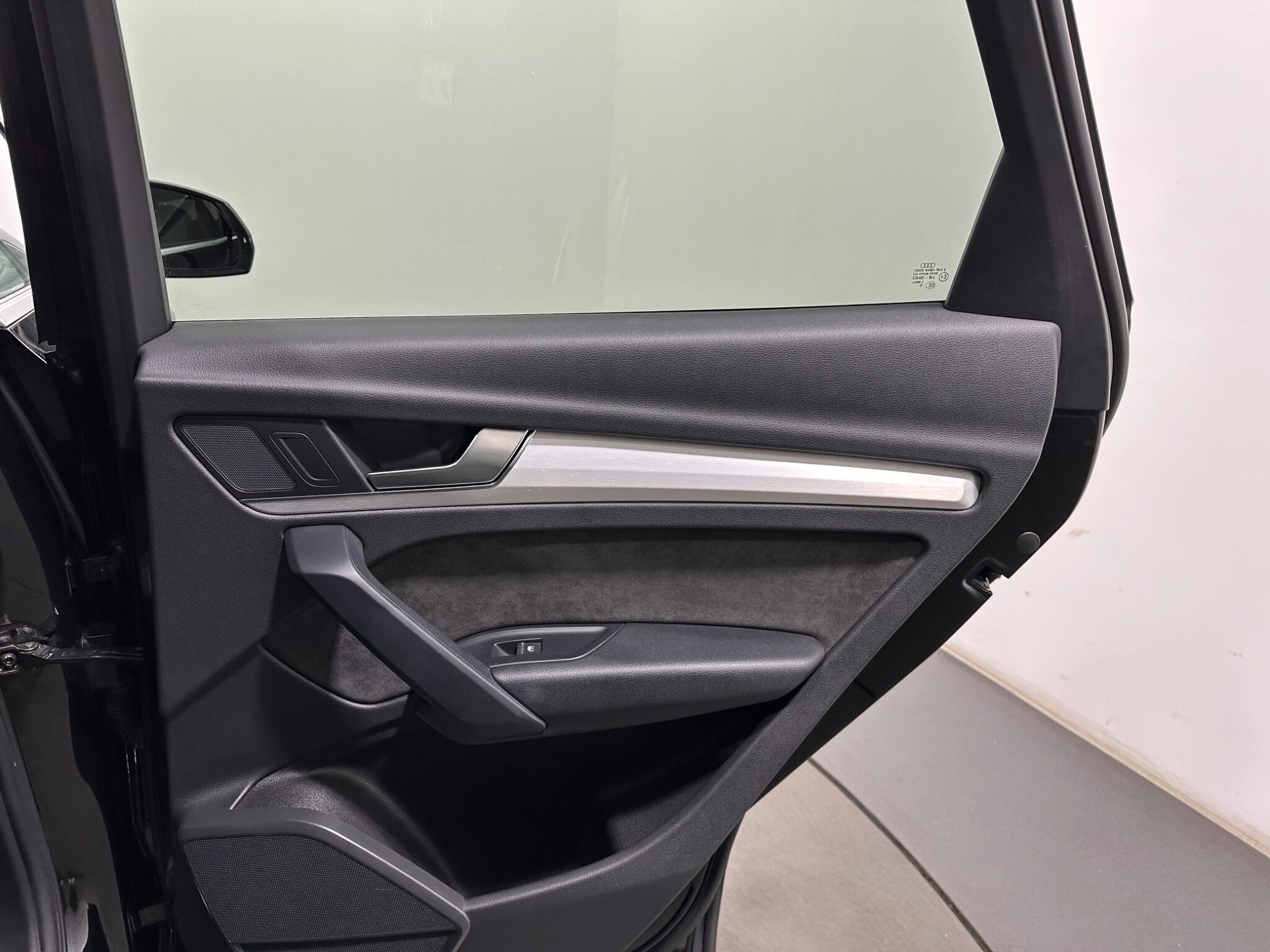 Audi Q5 view 44